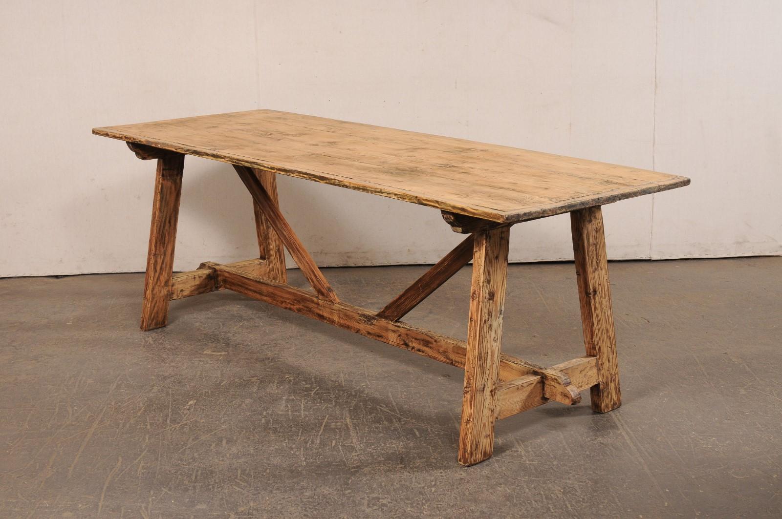 Italienischer Holztisch mit Sawhorse-Beinen aus dem 19. Jahrhundert, 7+ Fuß im Angebot 4
