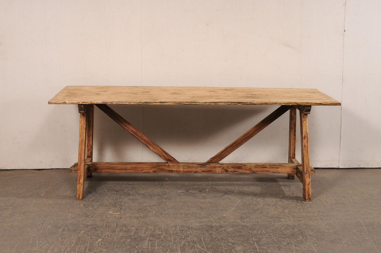 Italienischer Holztisch mit Sawhorse-Beinen aus dem 19. Jahrhundert, 7+ Fuß im Angebot 5