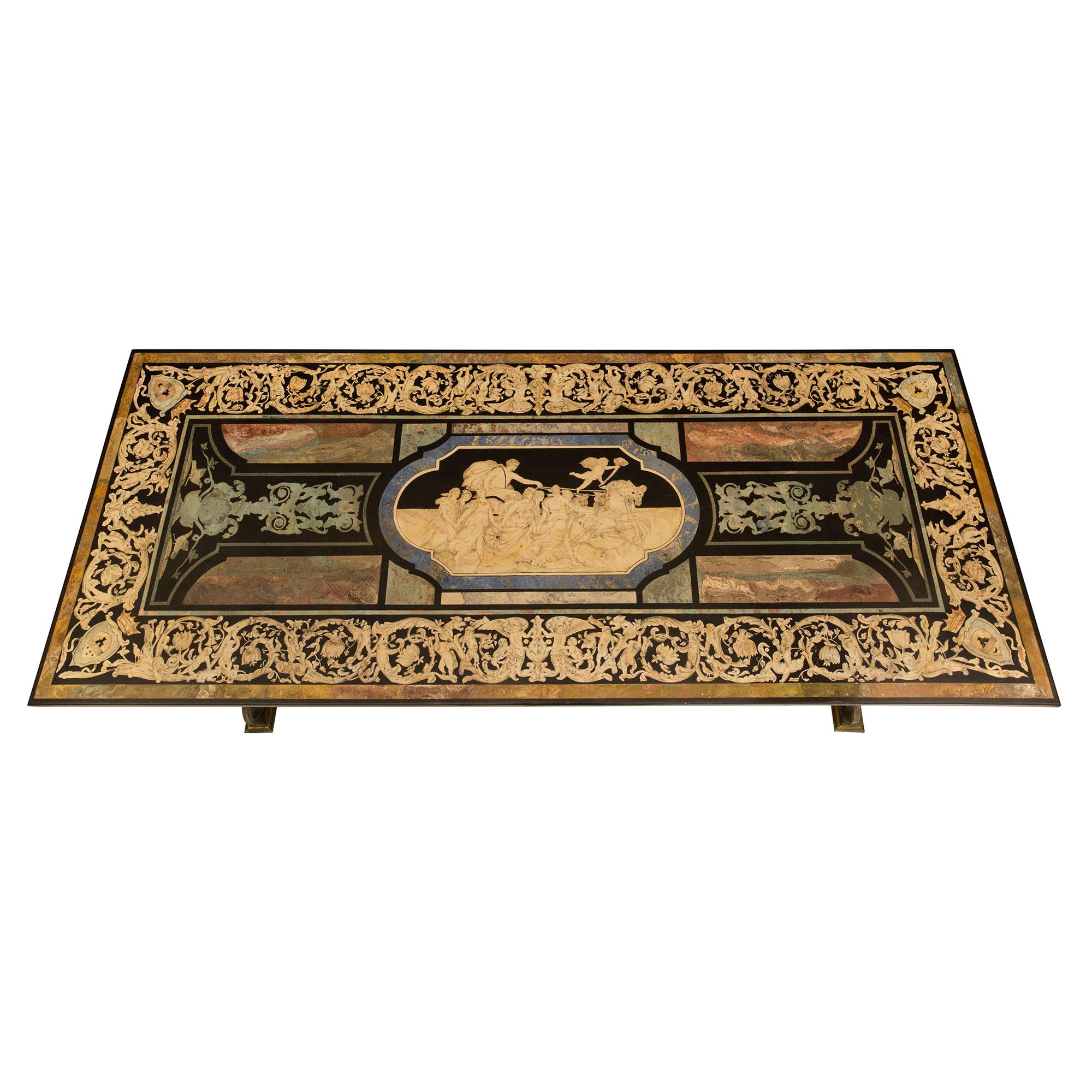 Doré Table centrale/table de salle à manger italienne du 19ème siècle en fer forgé, doré et Scagliola en vente