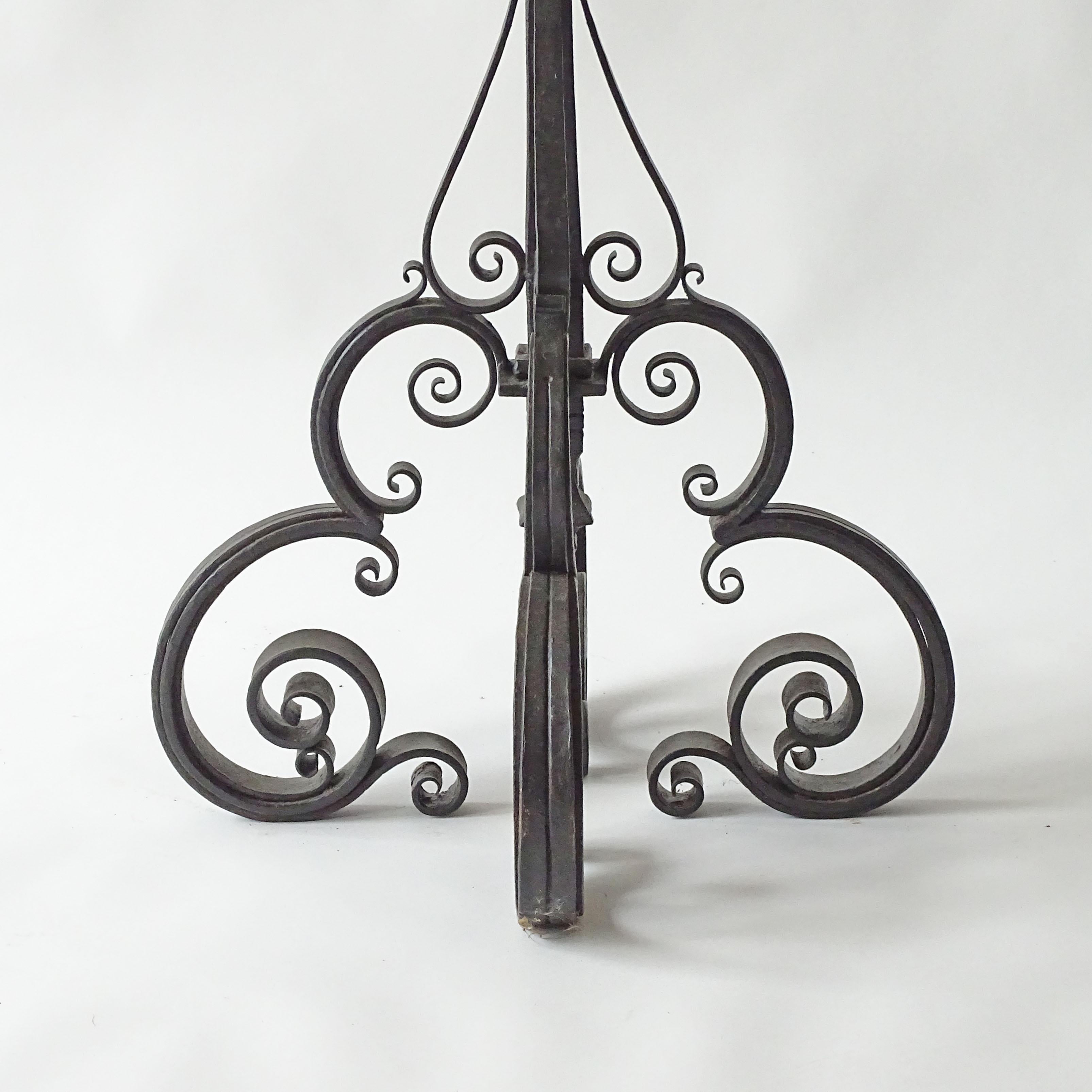 Italian 19th Century Wrought Iron Plant Stand and Riveted Copper Planter.
Copper planter measurements 33 x H 19 cm.