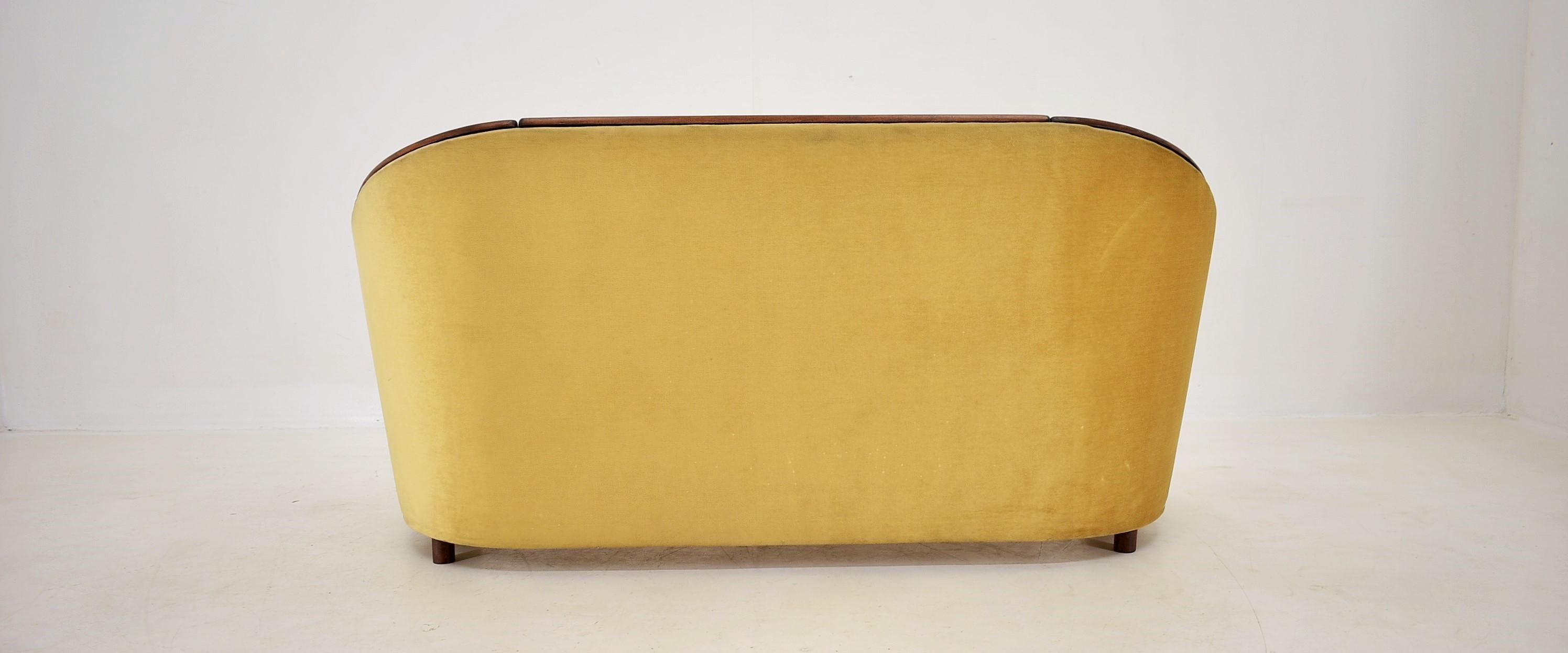 Italian 2-Seat Sofa in the Style of Gio Ponti, 1950s For Sale 7