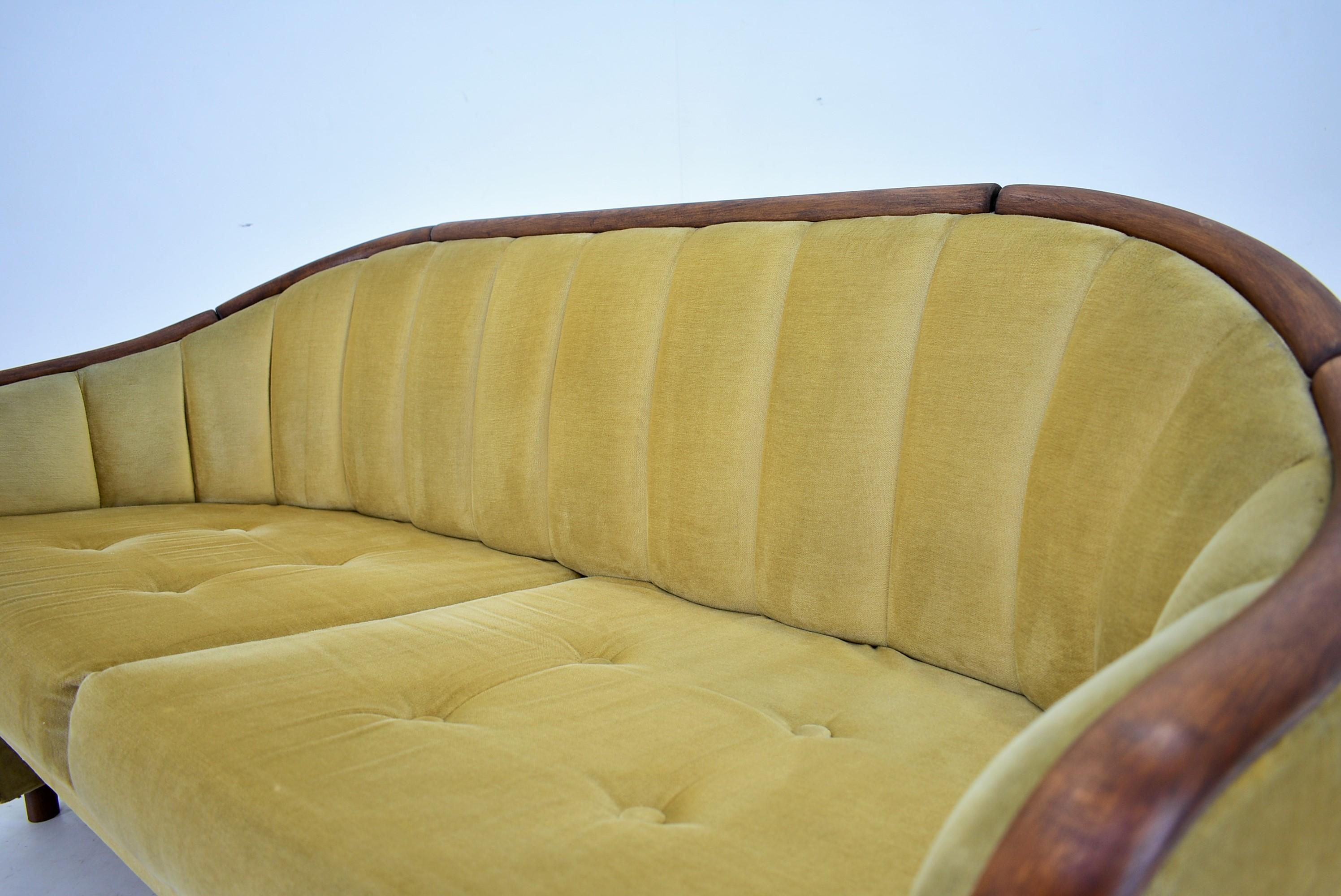Italienisches 2-Sitz-Sofa im Stil von Gio Ponti, 1950er Jahre (Mitte des 20. Jahrhunderts) im Angebot