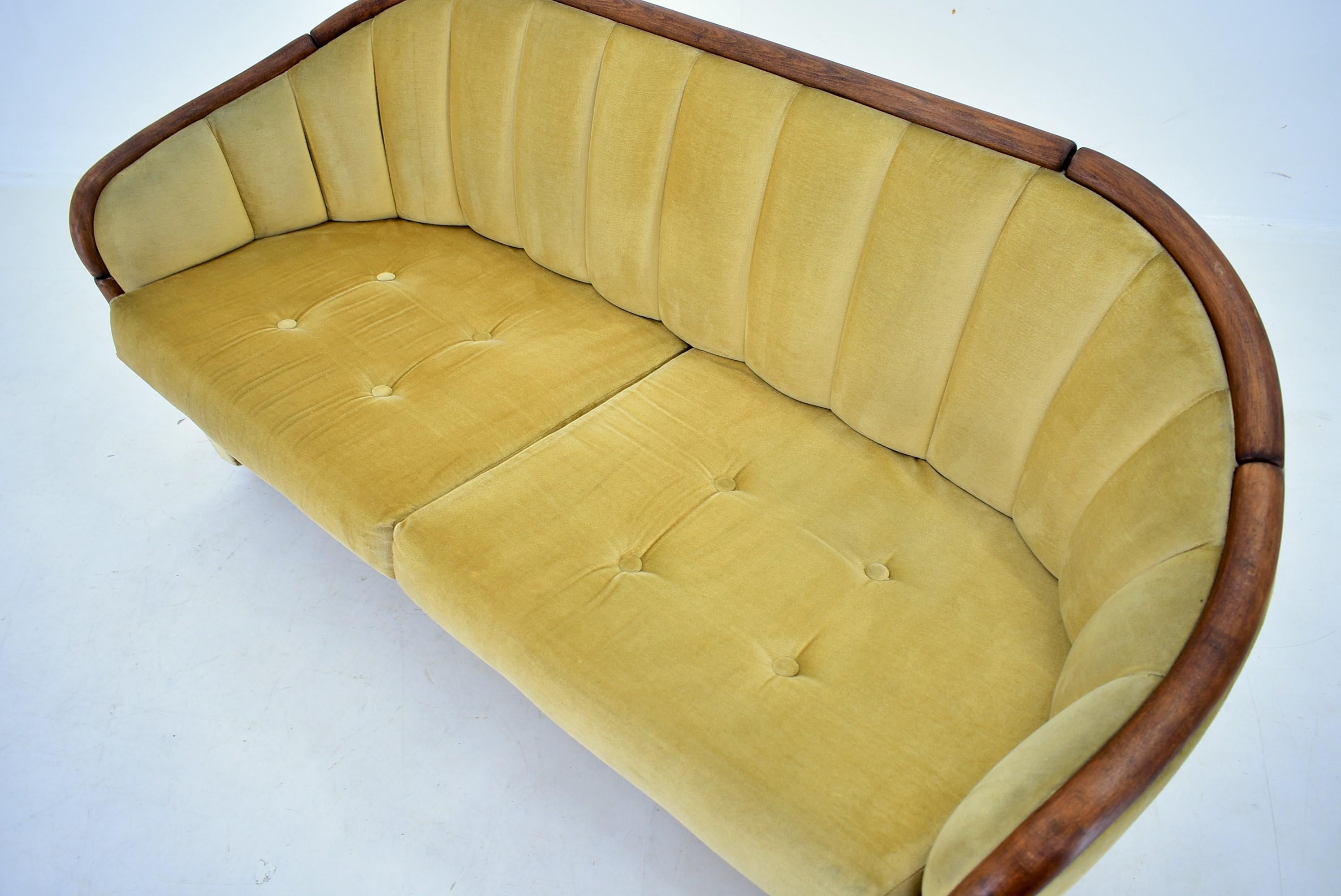 Italienisches 2-Sitz-Sofa im Stil von Gio Ponti, 1950er Jahre im Angebot 1