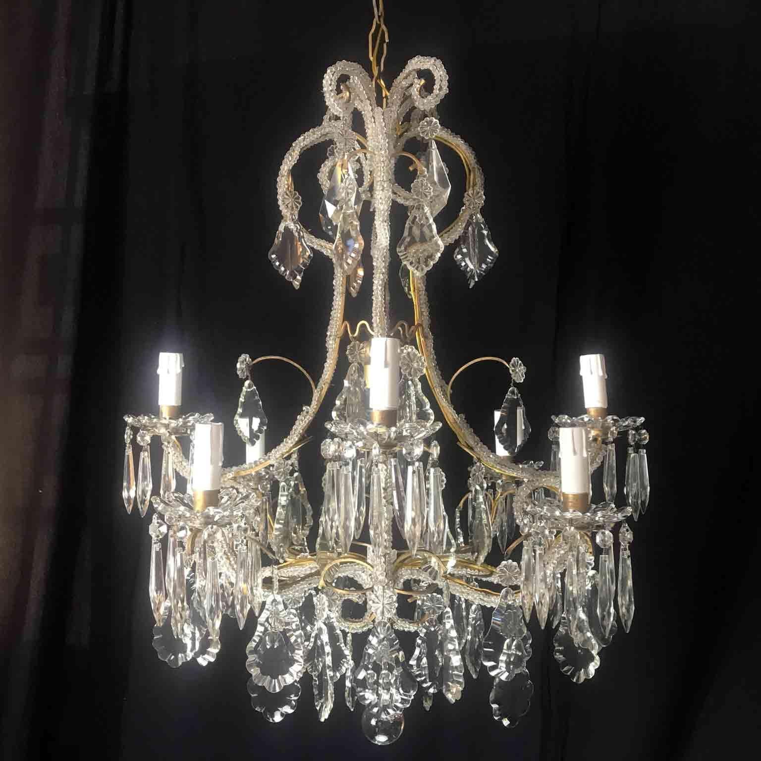 20th century Italian beaded crystal nine-light cage chandelier, a lovely and romantic cage chandelier realized with squared section iron structure, with gilt finish, in good condition, ready to hang.
Two-tier curved beaded crystal arms ending with
