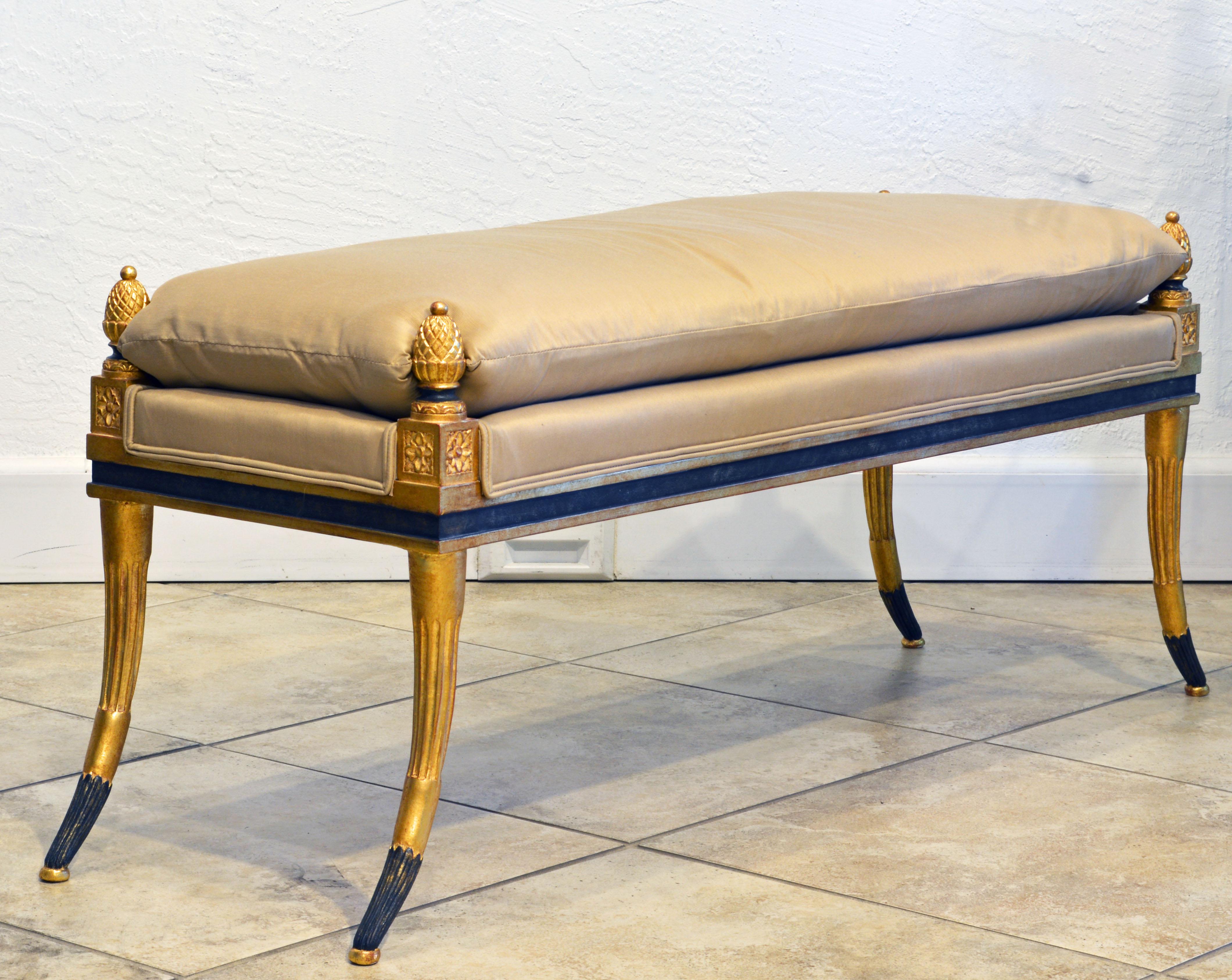 Italian 20th Century Carved Neoclassical Giltwood Bench with Ebonized Accents In Good Condition In Ft. Lauderdale, FL
