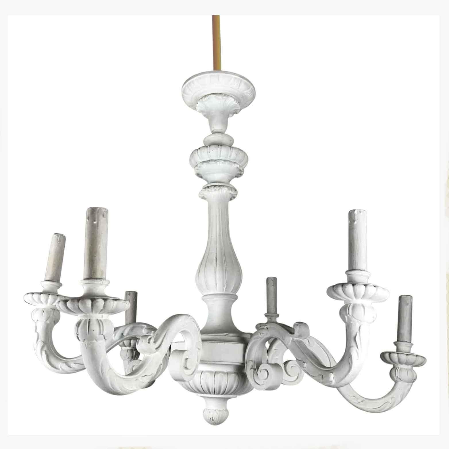 A 20th century Italian carved wood six-light chandelier with six scrolling curved arms, with central column.
The white painting finish is later, since originally this chandelier featured a gilt finish.
Working European standard wiring suitable for