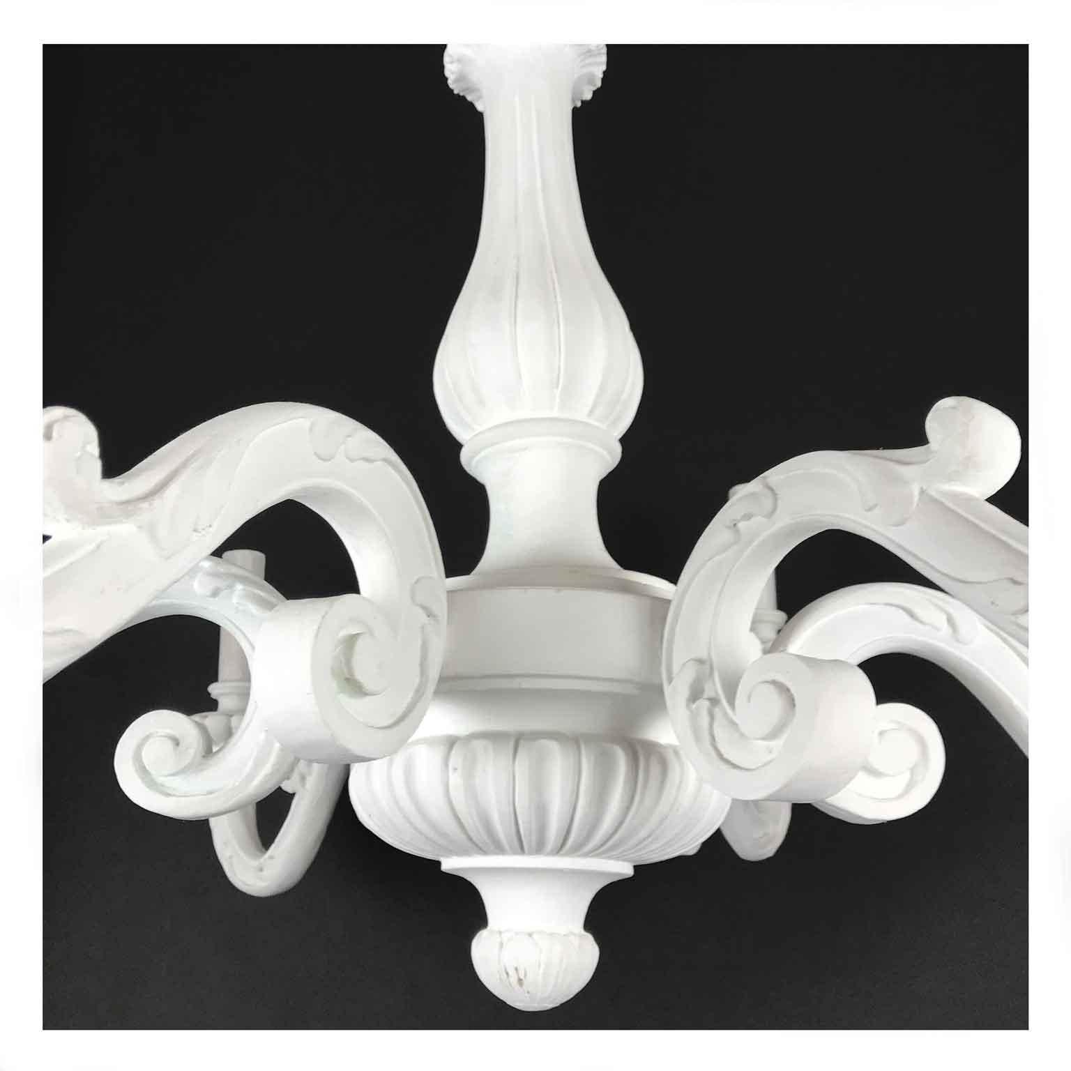Italian 20th Century Carved Wood Six-light Chandelier White Finish In Good Condition In Milan, IT