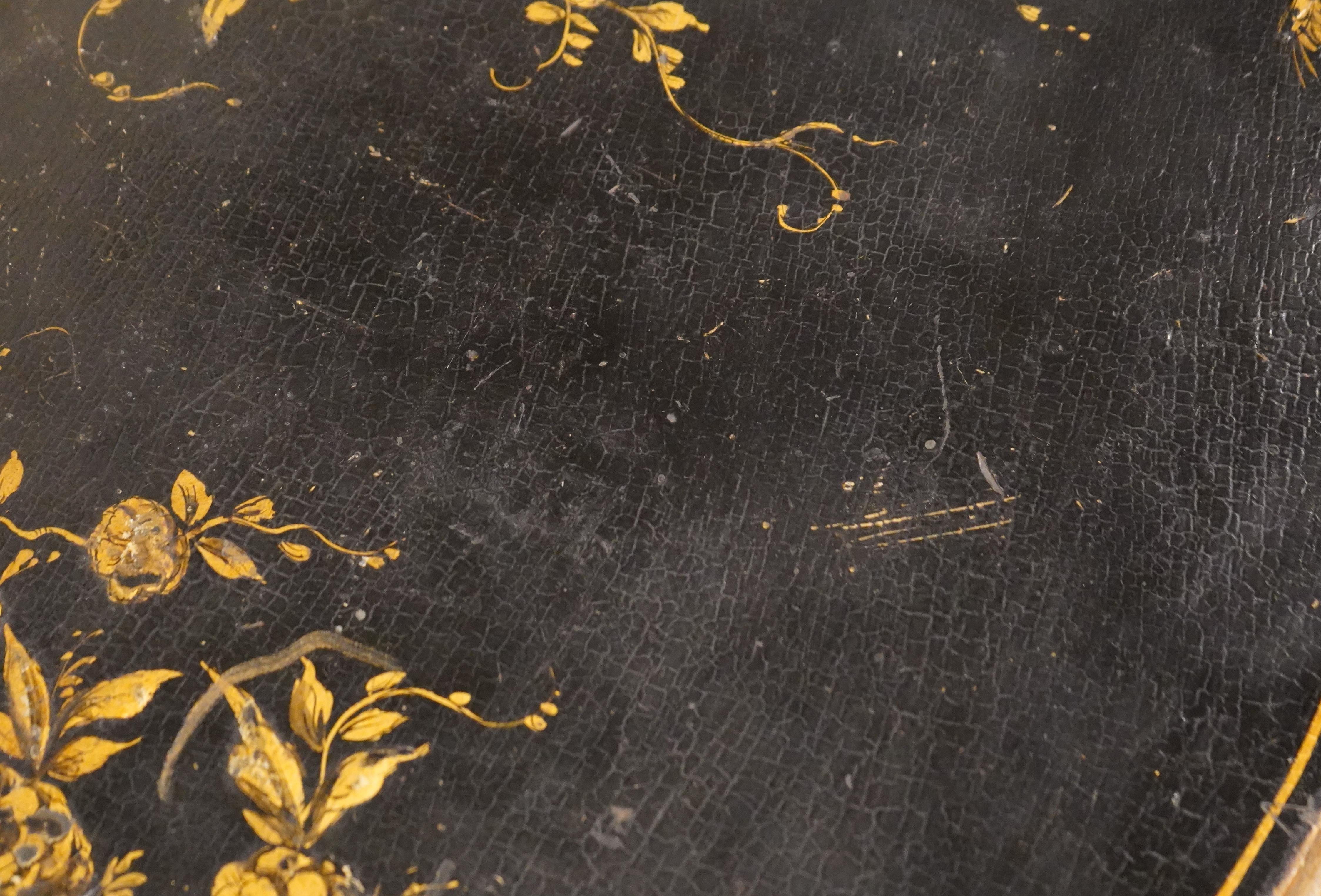 Commode italienne du 20e siècle à deux tiroirs, décorée à la Chinoiserie en vente 5