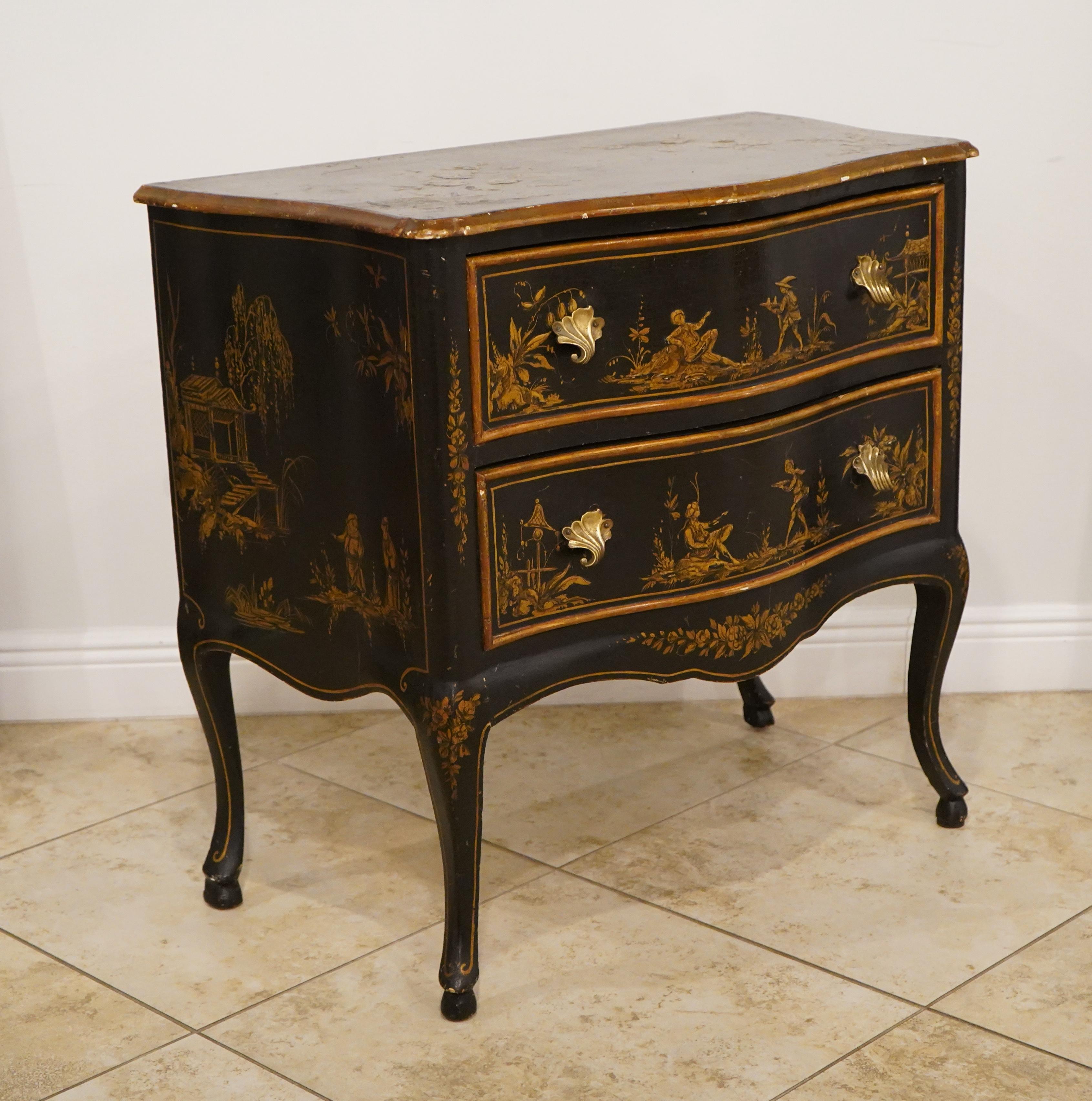 Commode italienne du 20e siècle à deux tiroirs, décorée à la Chinoiserie Bon état - En vente à Ft. Lauderdale, FL