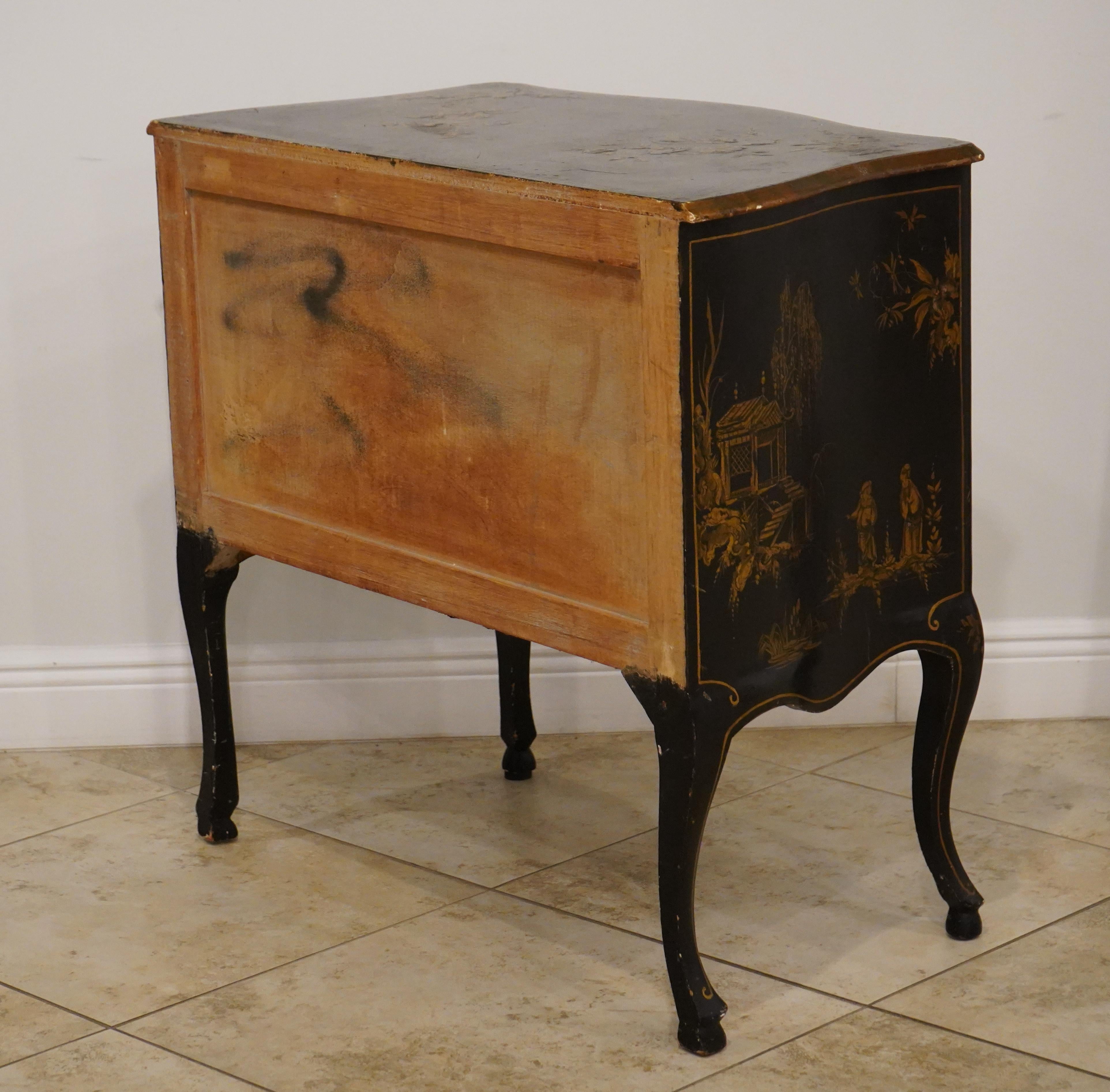 20ième siècle Commode italienne du 20e siècle à deux tiroirs, décorée à la Chinoiserie en vente