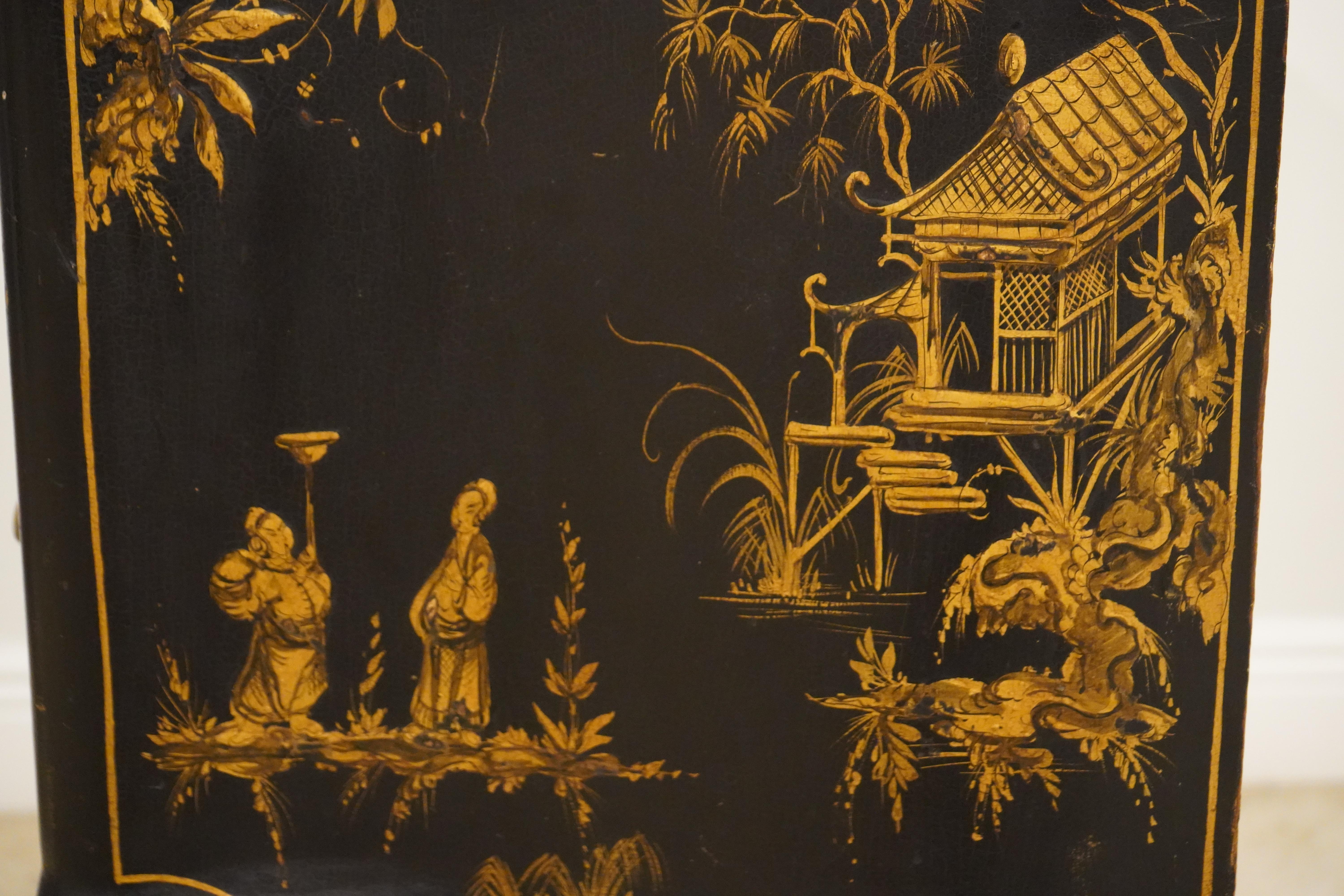 Commode italienne du 20e siècle à deux tiroirs, décorée à la Chinoiserie en vente 1