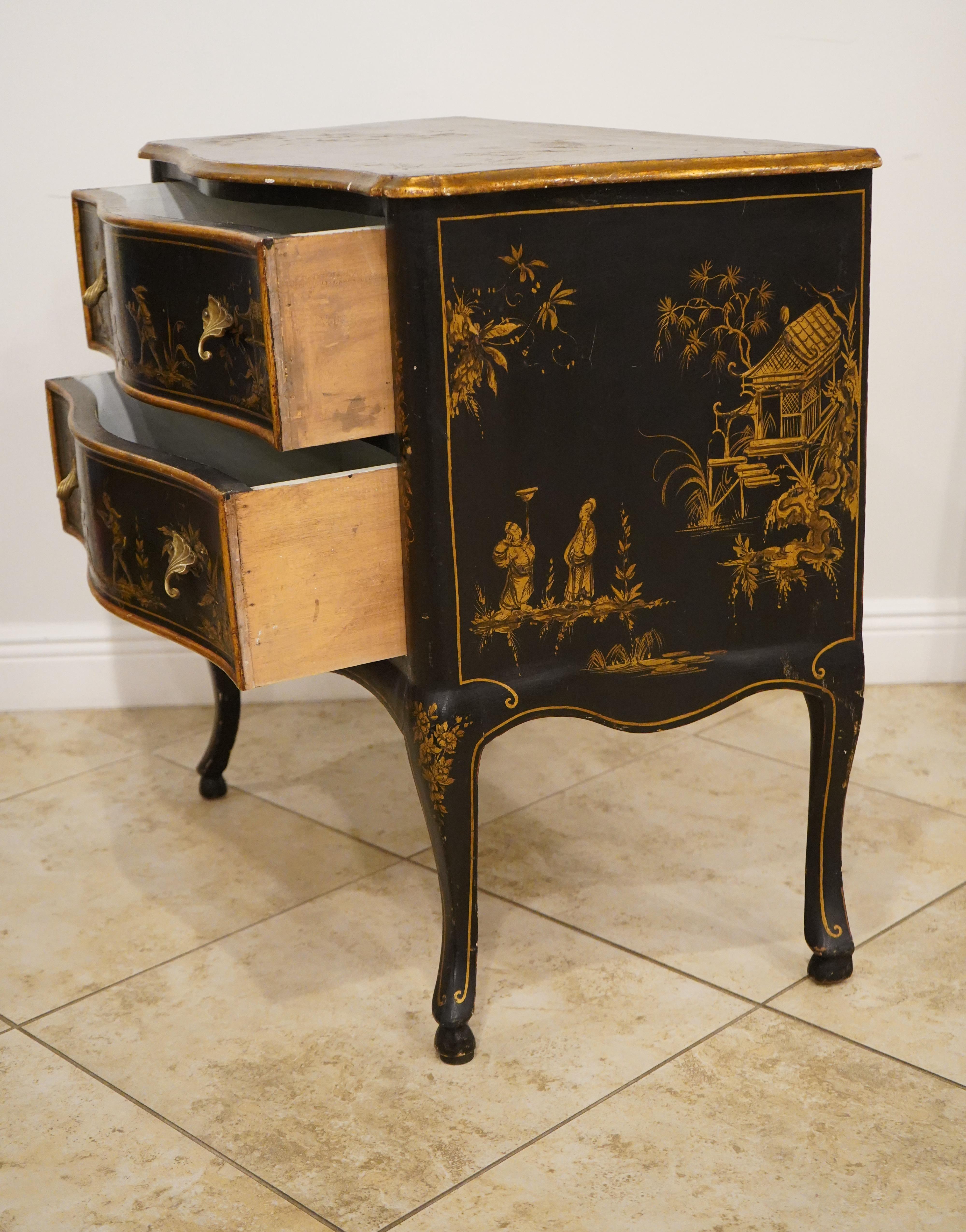 Commode italienne du 20e siècle à deux tiroirs, décorée à la Chinoiserie en vente 2