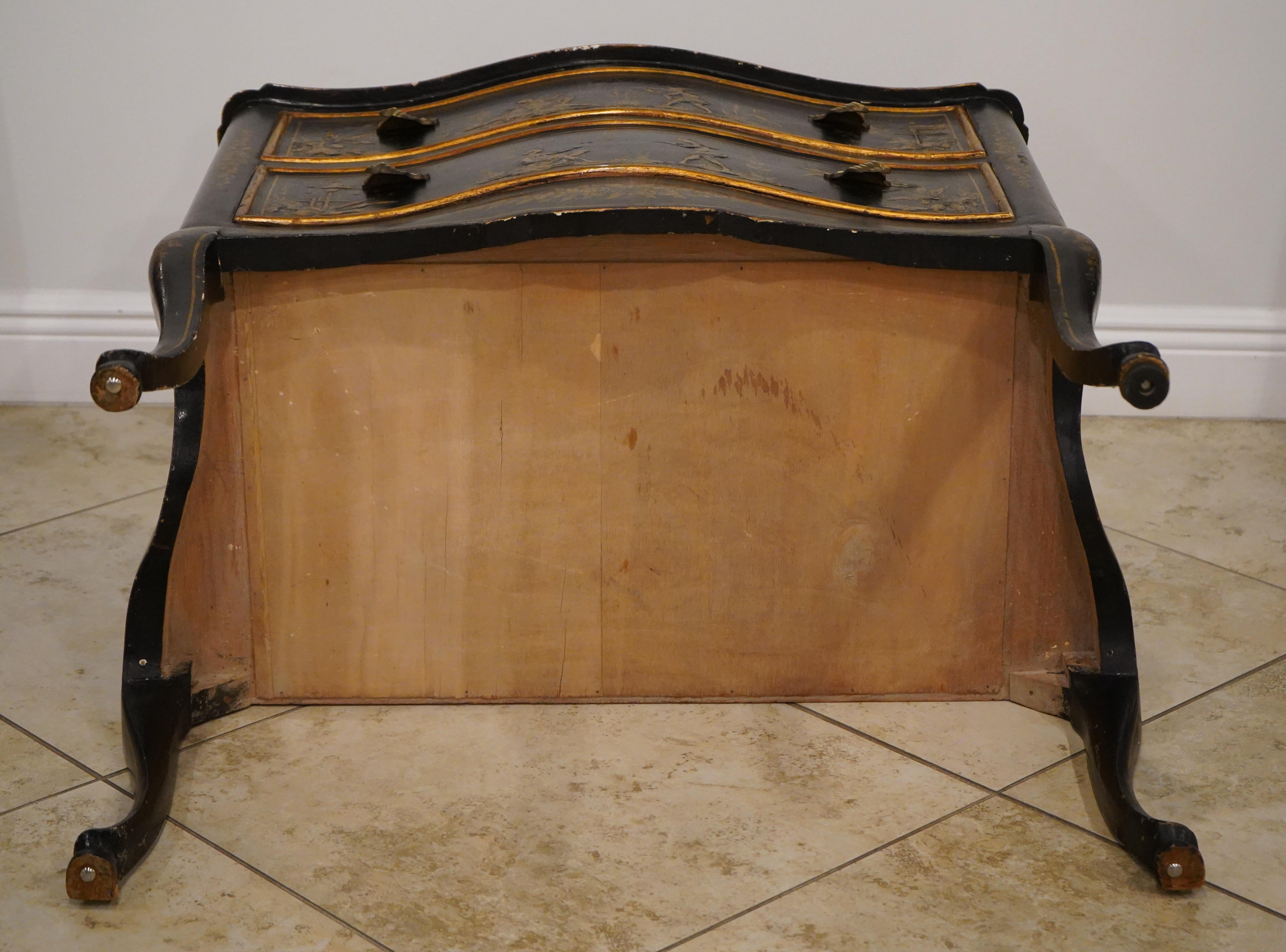 Commode italienne du 20e siècle à deux tiroirs, décorée à la Chinoiserie en vente 3