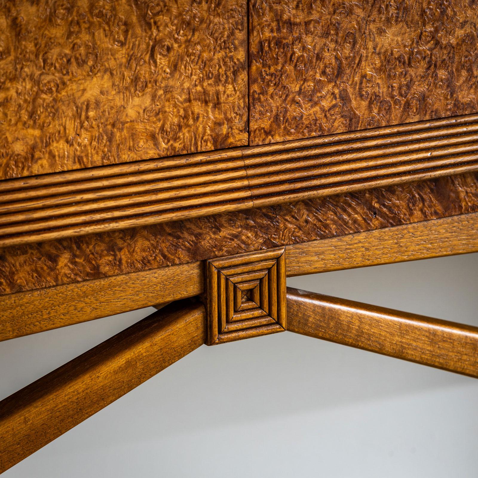 Italian 20th-Century Console Table with Burl Veneer 6