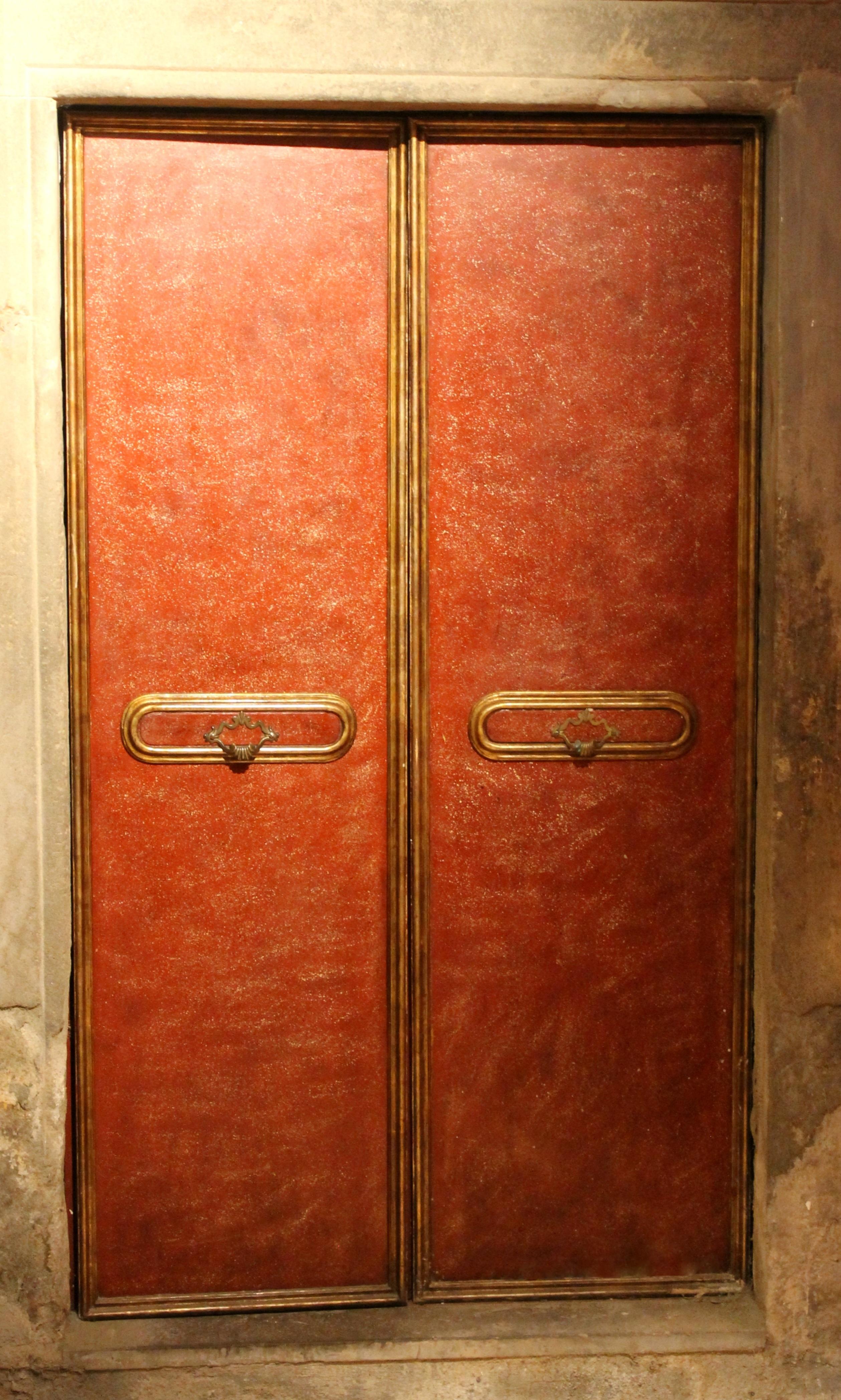 Italian 20th Century Faux Red Porphyry Lacquered and Gilt Framed Wood Doors For Sale 5