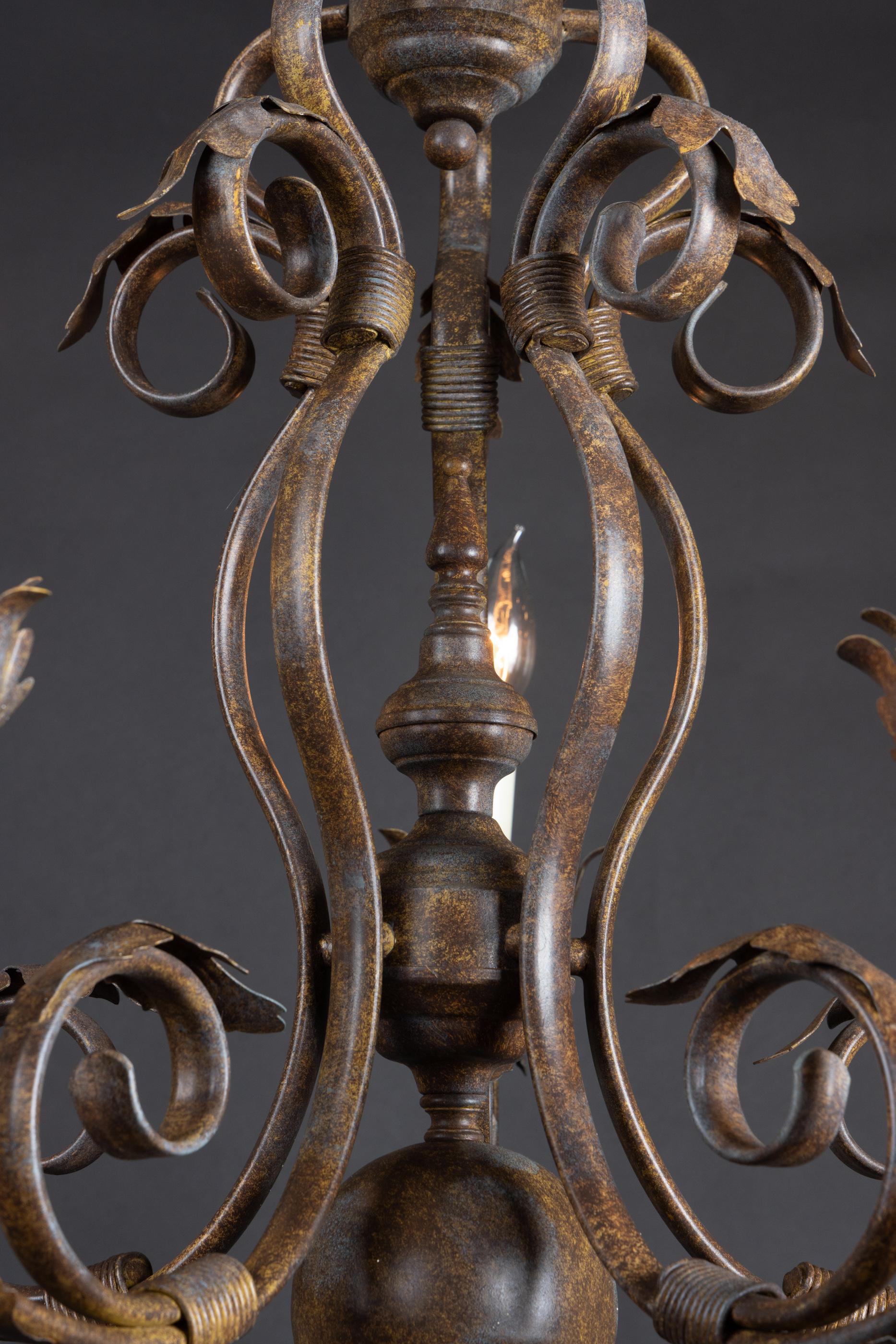 Italian 20th Century Iron and Tole Chandelier For Sale 1