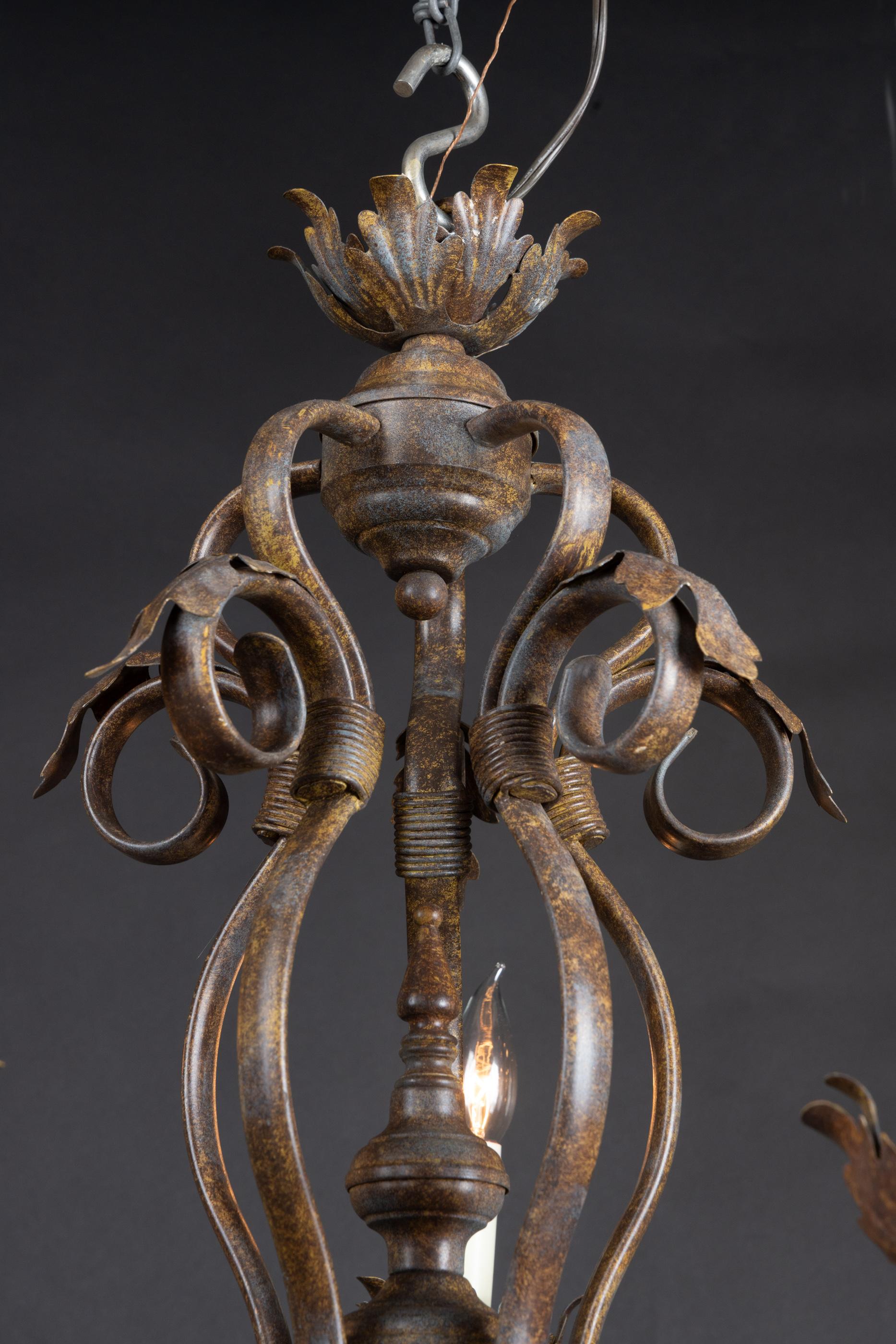 Italian 20th Century Iron and Tole Chandelier For Sale 2