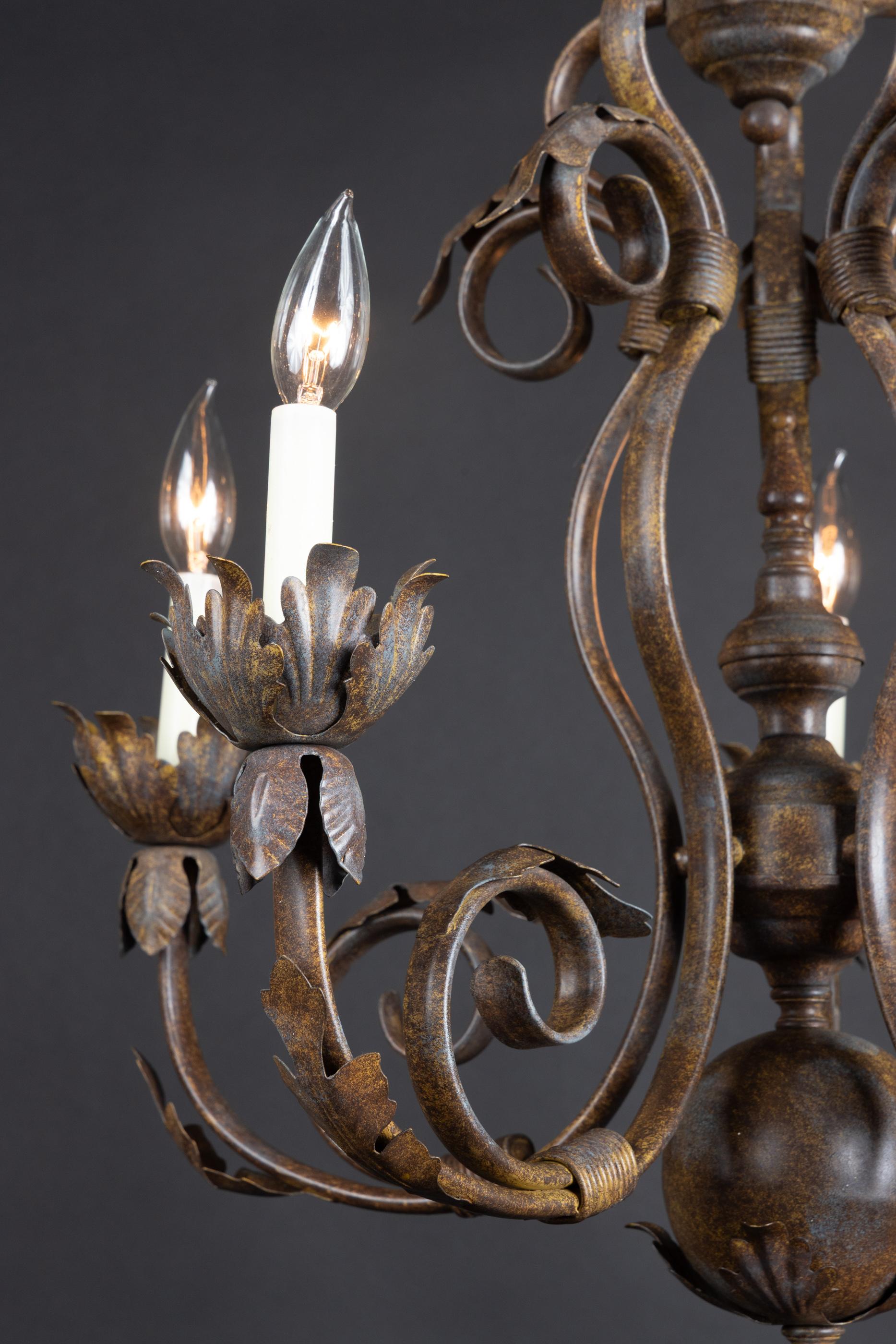 Italian 20th Century Iron and Tole Chandelier For Sale 3