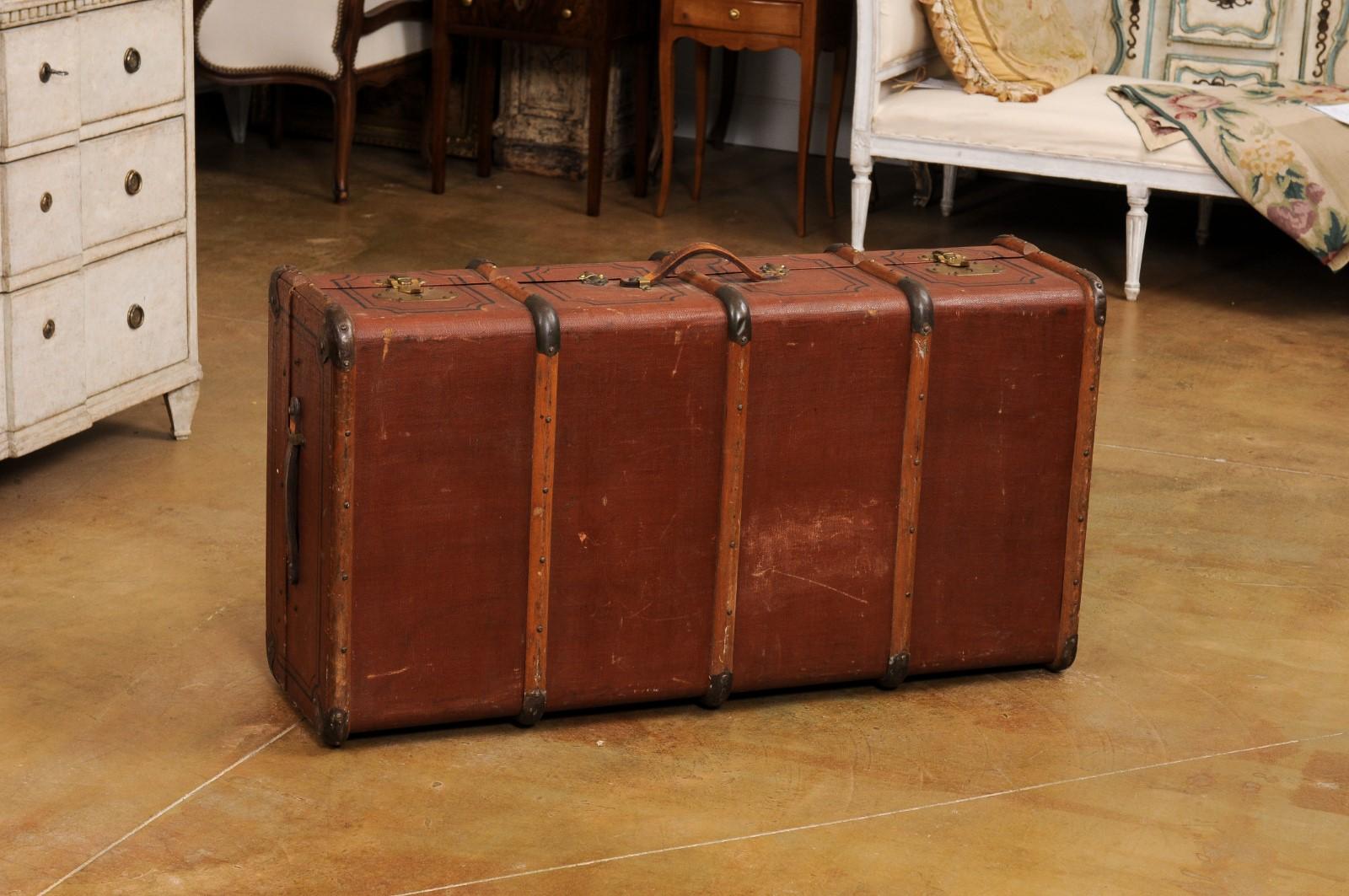 Italian 20th Century Leather, Wood and Brass Travel Trunk with Rustic Character For Sale 4
