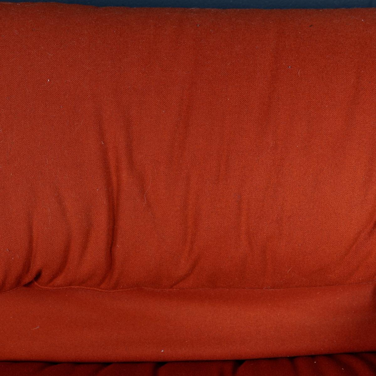 Italienisches Maralunga-Sofa des 20. Jahrhunderts aus rotem Original-Stoff von Vico Magistretti im Angebot 7