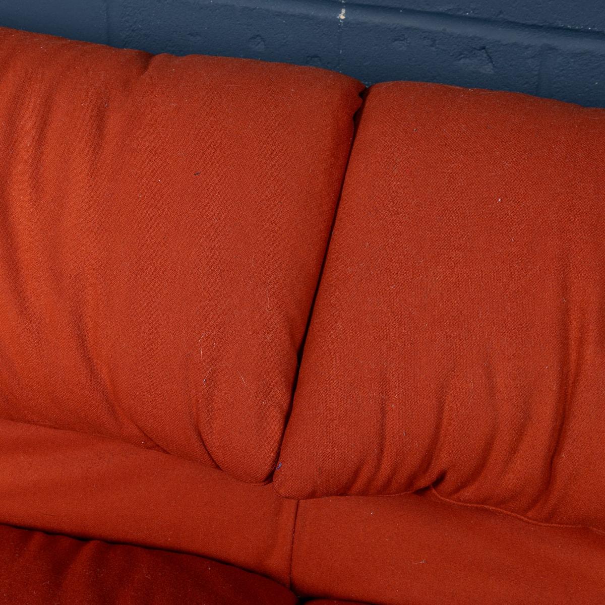 Italian 20th Century Maralunga Sofa In Original Red Fabric By Vico Magistretti For Sale 7