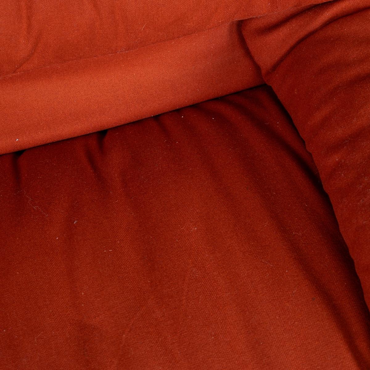 Italian 20th Century Maralunga Sofa In Original Red Fabric By Vico Magistretti For Sale 9