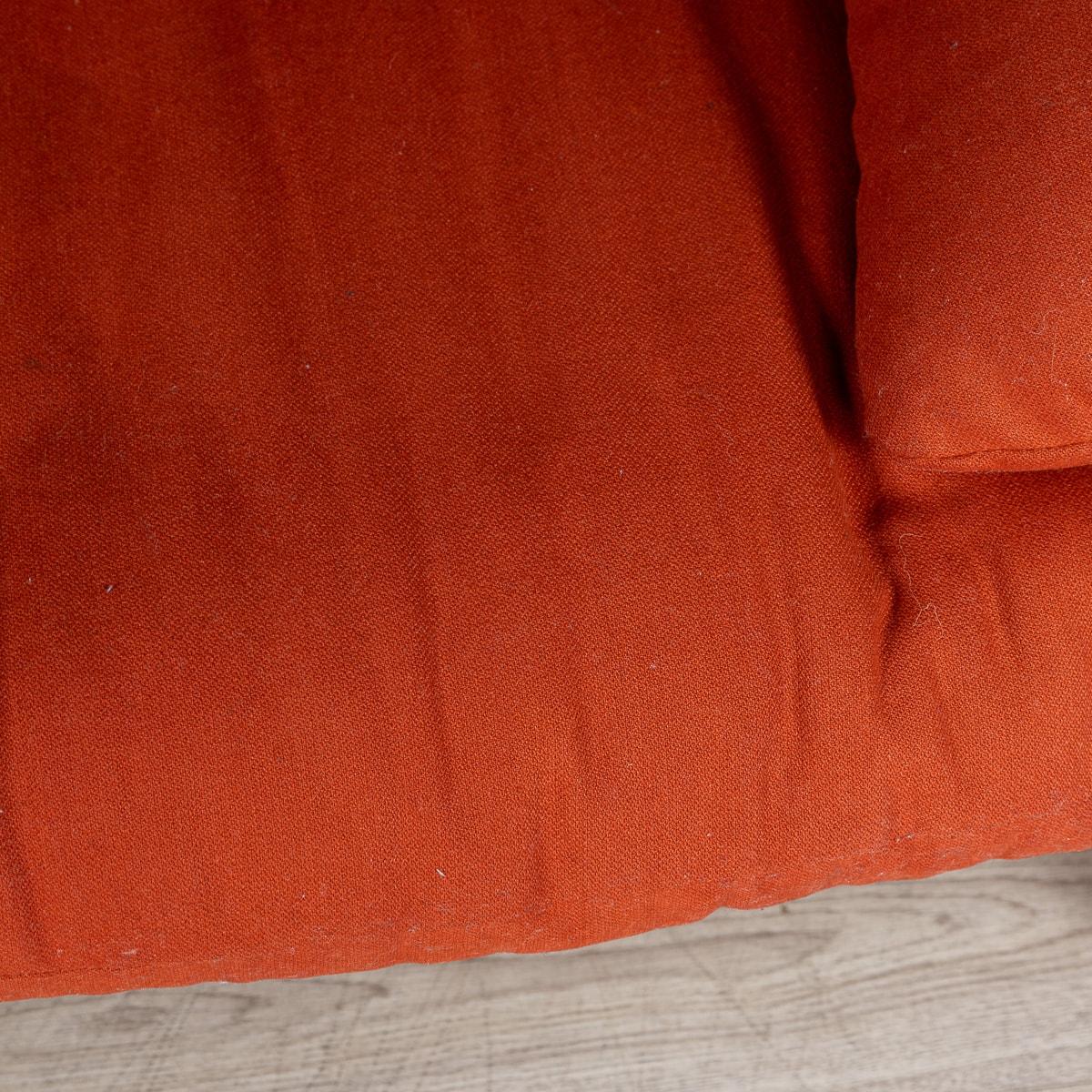 Italian 20th Century Maralunga Sofa In Original Red Fabric By Vico Magistretti For Sale 9