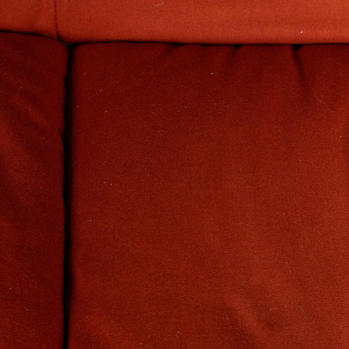 Italian 20th Century Maralunga Sofa In Original Red Fabric By Vico Magistretti For Sale 11