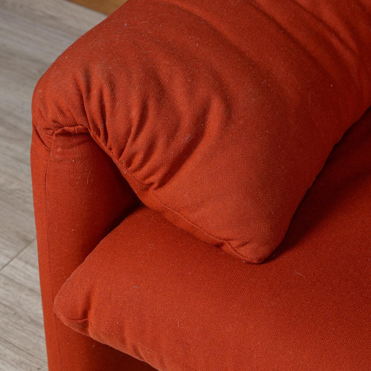 Italienisches Maralunga-Sofa des 20. Jahrhunderts aus rotem Original-Stoff von Vico Magistretti im Angebot 13