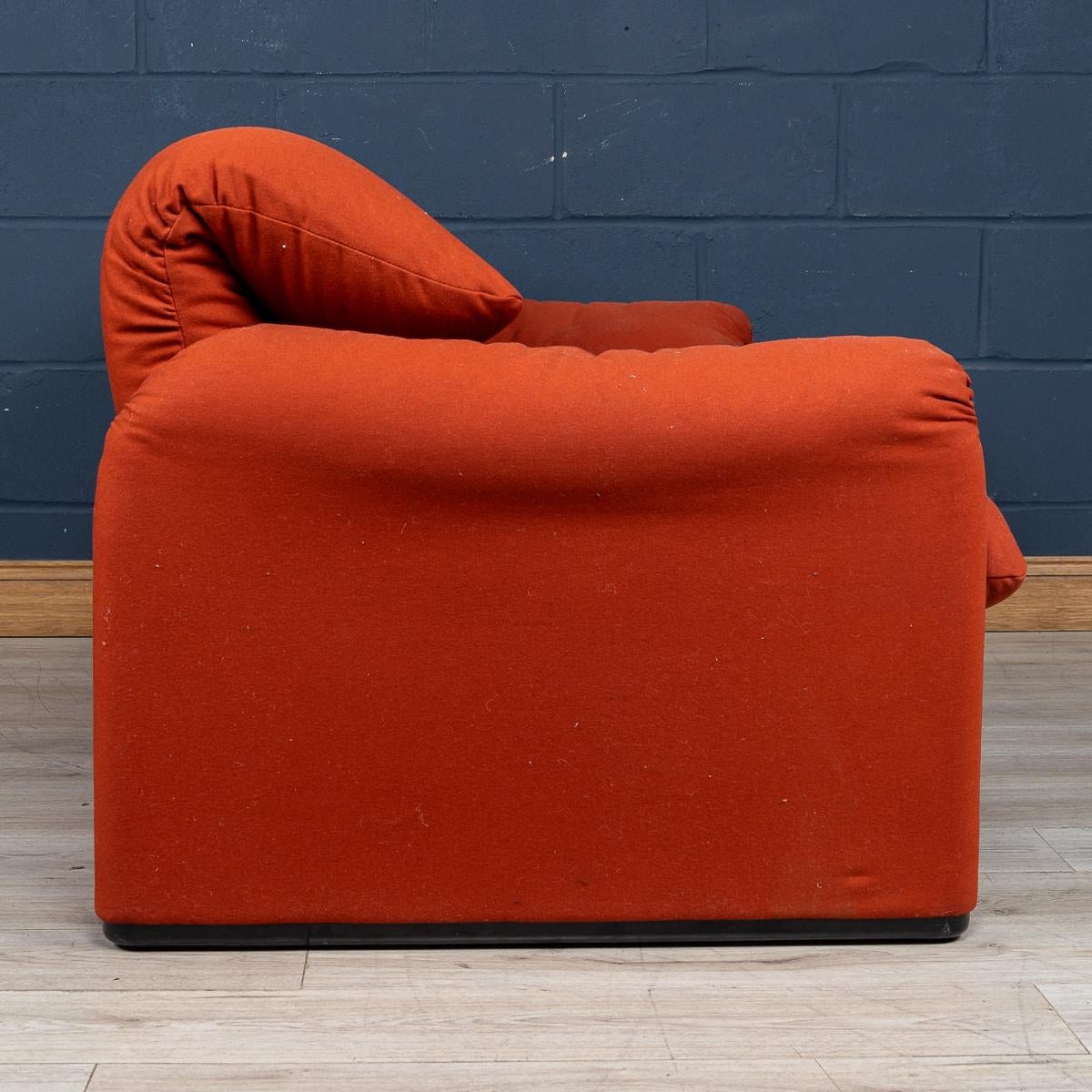 Italienisches Maralunga-Sofa des 20. Jahrhunderts aus rotem Original-Stoff von Vico Magistretti im Angebot 2