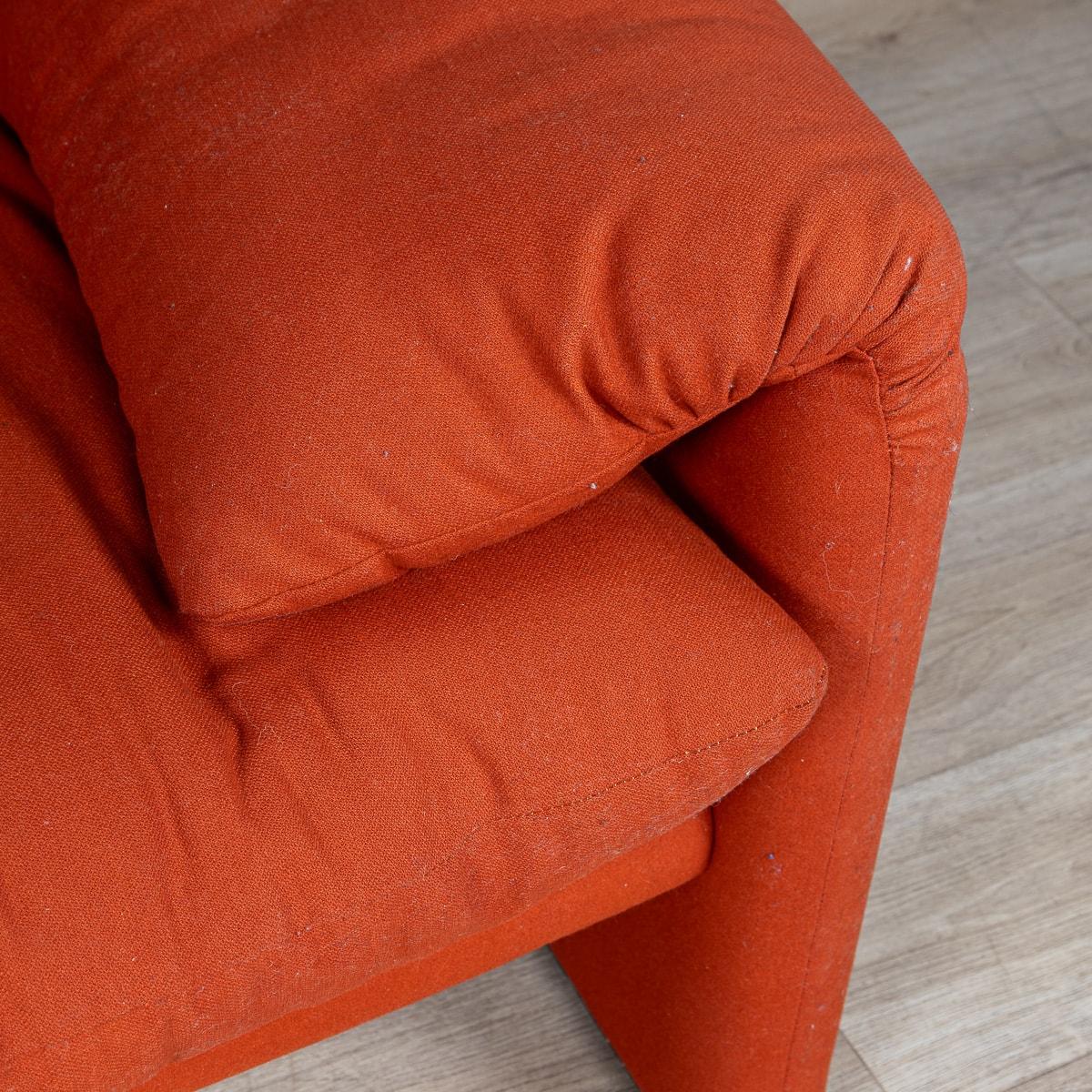 Italian 20th Century Maralunga Sofa In Original Red Fabric By Vico Magistretti For Sale 3
