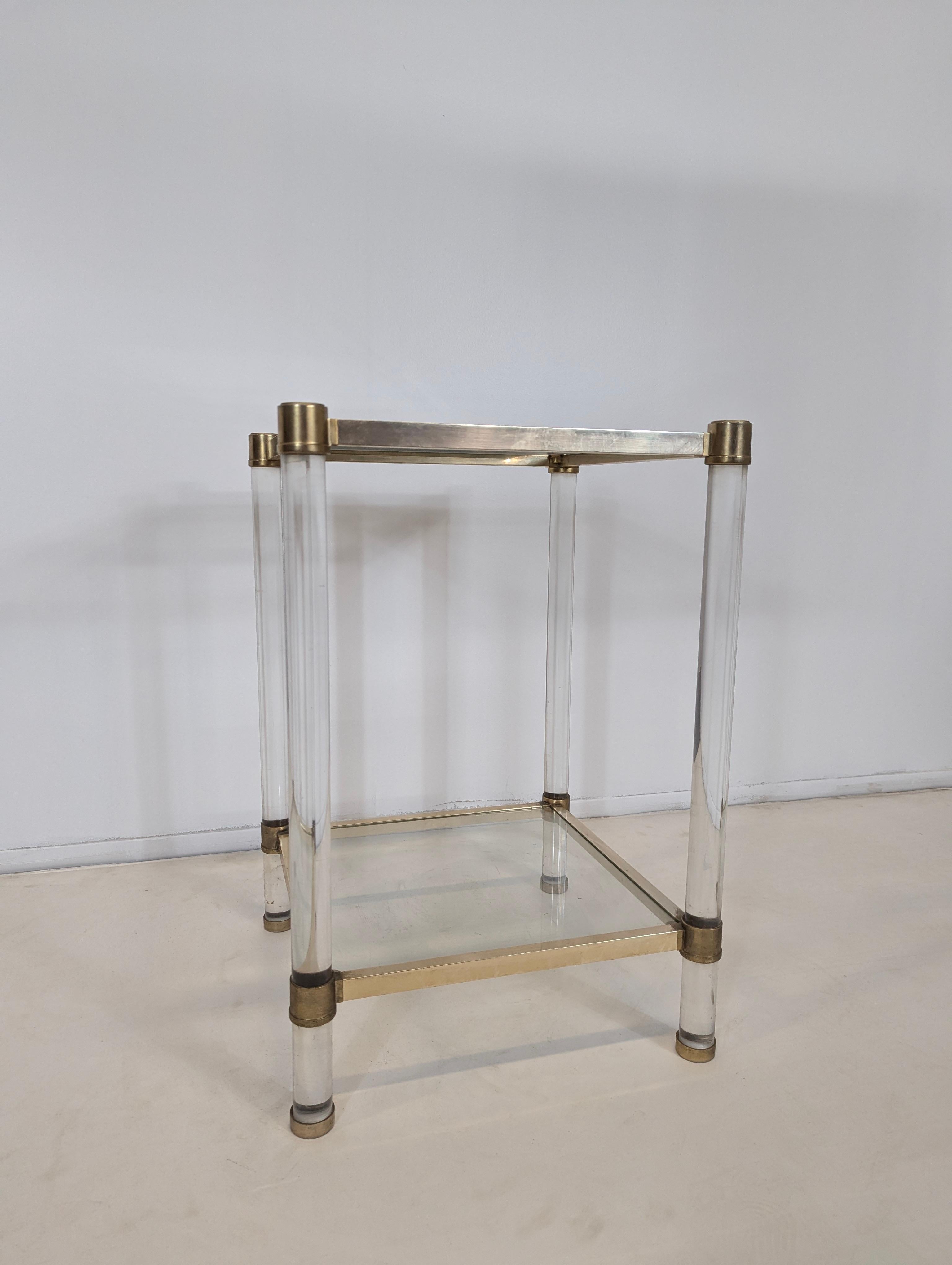 This Italian mid-20th century side table is a striking example of mid-century modern design, combining sleek metal and translucent plexiglass for a bold, minimalist aesthetic. The metal frame provides a sturdy structure, while the plexiglass top