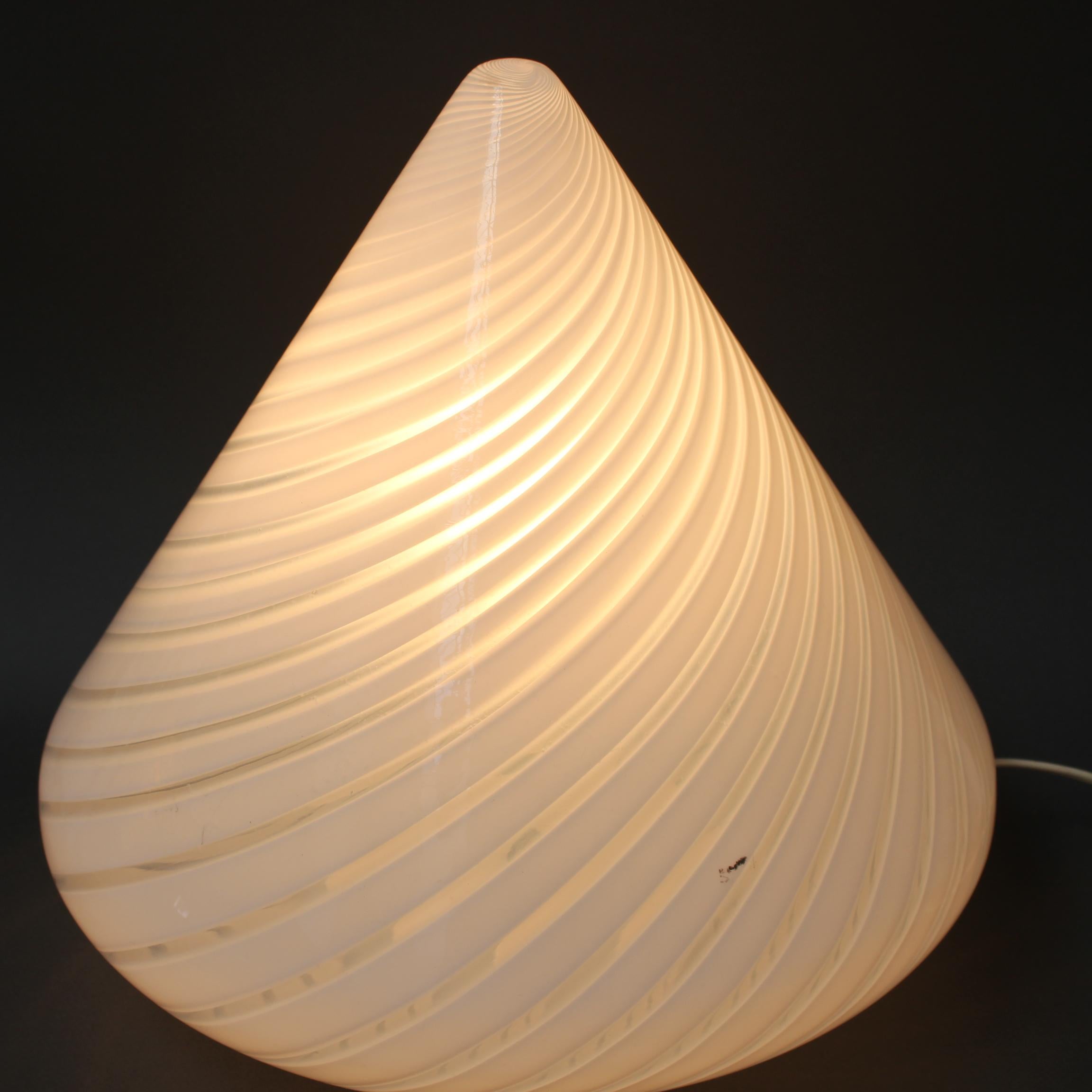 Lampada a cono in vetro di Murano del XX secolo (circa anni '80) in vendita 6