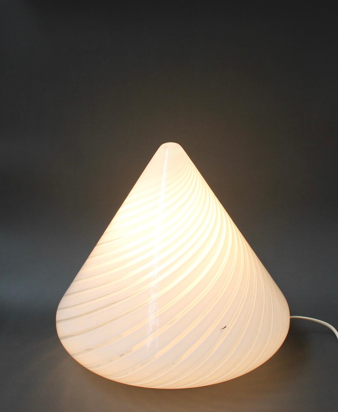 Mid-Century moderno Lampada a cono in vetro di Murano del XX secolo (circa anni '80) in vendita