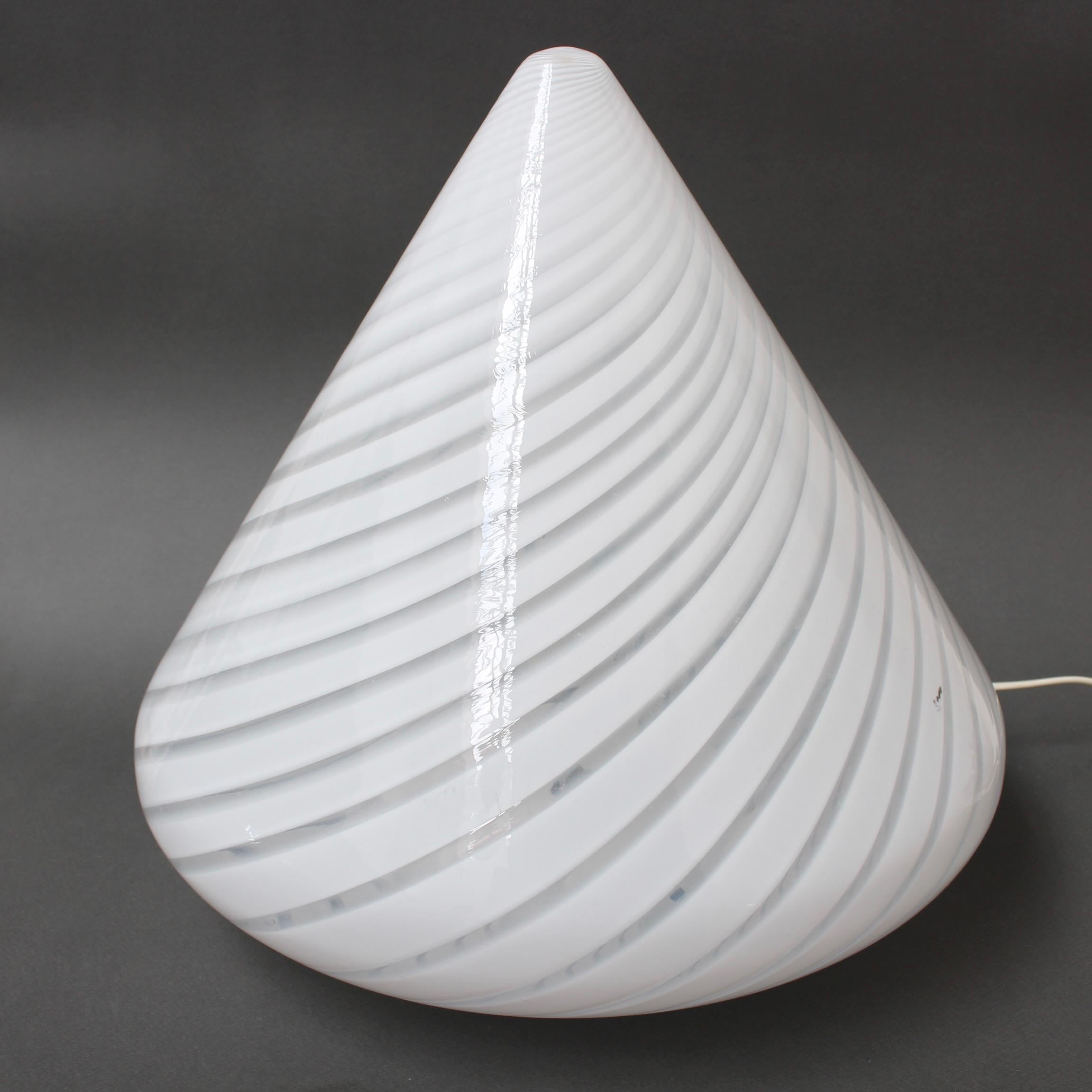 Fine XX secolo Lampada a cono in vetro di Murano del XX secolo (circa anni '80) in vendita