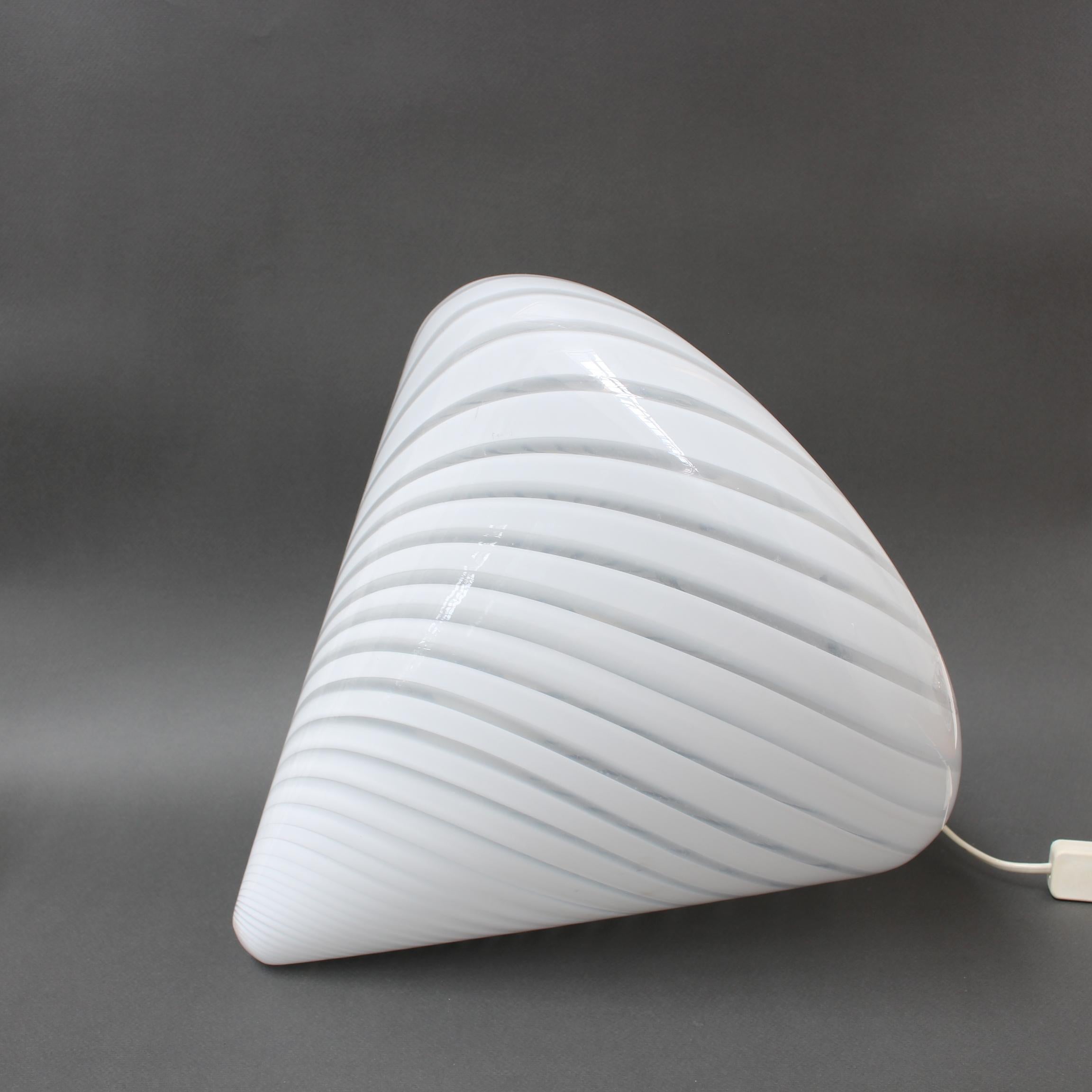 Vetro di Murano Lampada a cono in vetro di Murano del XX secolo (circa anni '80) in vendita