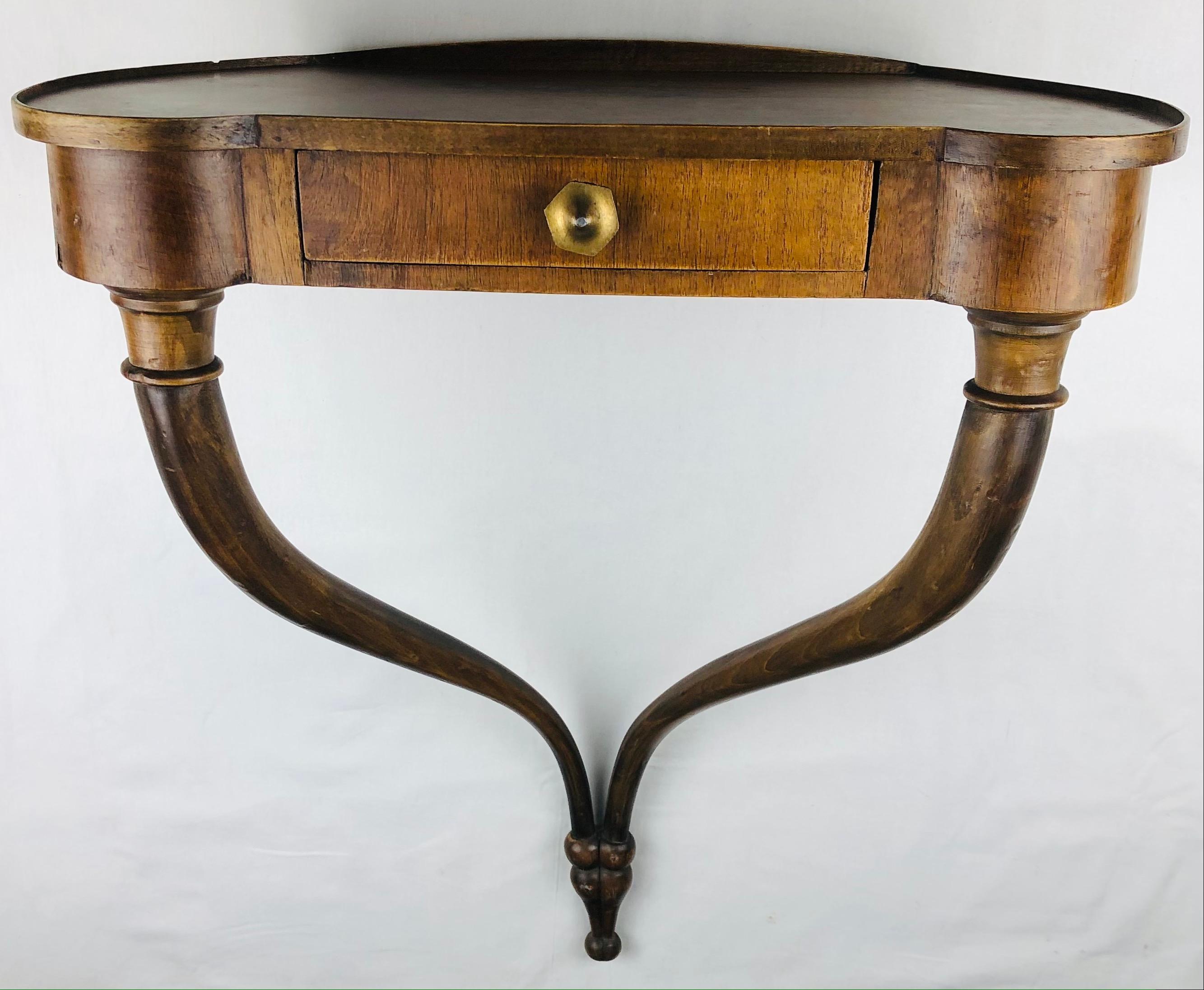 A beautiful pair of serpentine shaped 20th century Venetian wall-mounted consoles in a fantastic rich brown walnut wood ending with two side cabriole legs joined at the bottom. The beautifully curvy shaped top is enriched by a practical drawer with