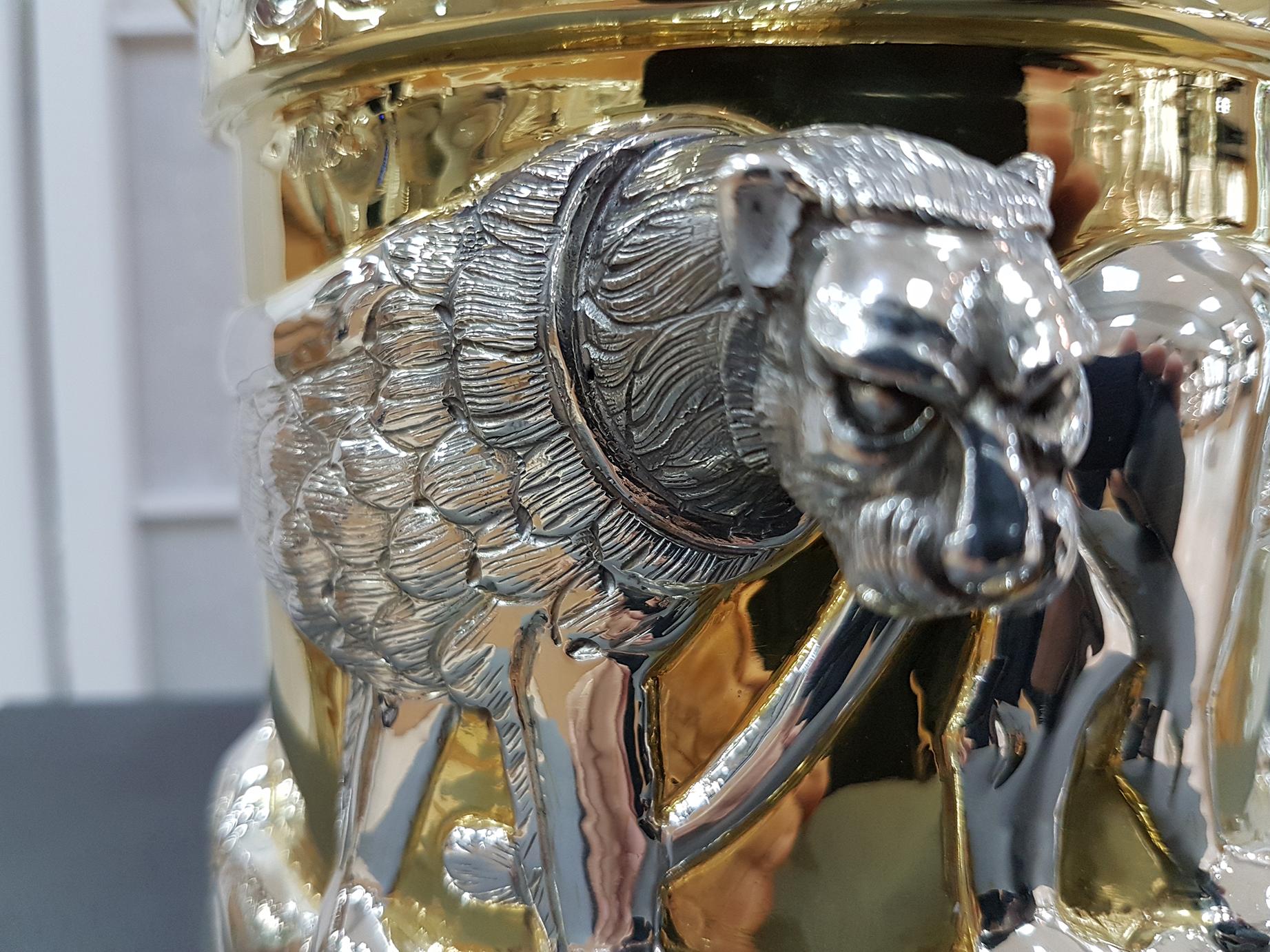 Italian 20th Century Partially Gilded Sterling Silver Ice Bucket with Lions In Excellent Condition In VALENZA, IT