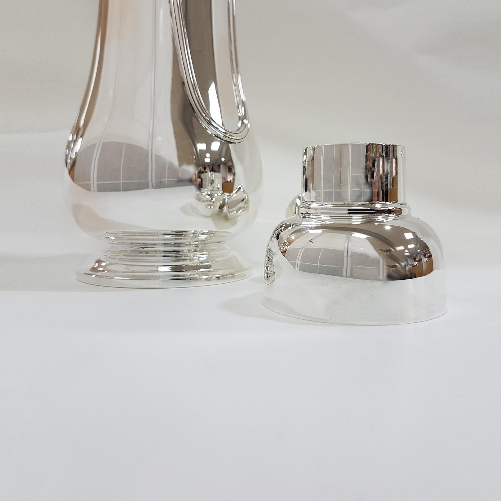 Coctelera 800 de plata maciza italiana del siglo XX en venta 8