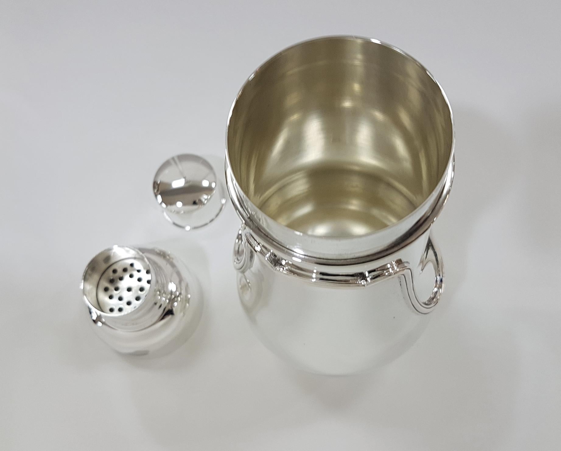 Italian 20th Century Solid Silver 800 Shaker In Excellent Condition In VALENZA, IT