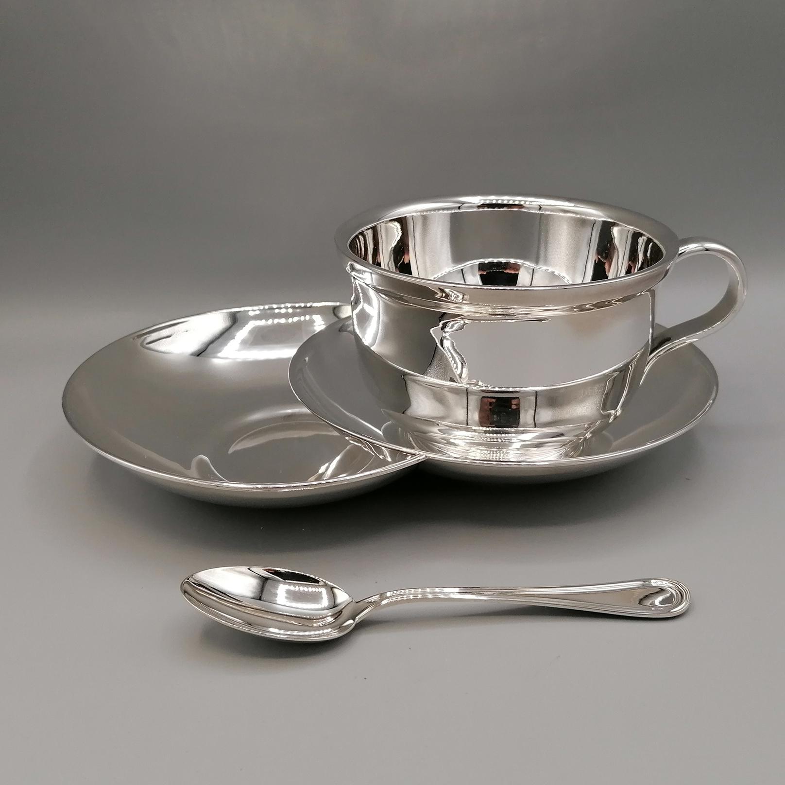 Breakfast cup in 800 solid silver with double saucer.
The cup was made from the double-chamber silver sheet, to make sure that the poured tea or coffee stays at temperature for a long time.
The cup body is completely smooth and shaped.
The handle,