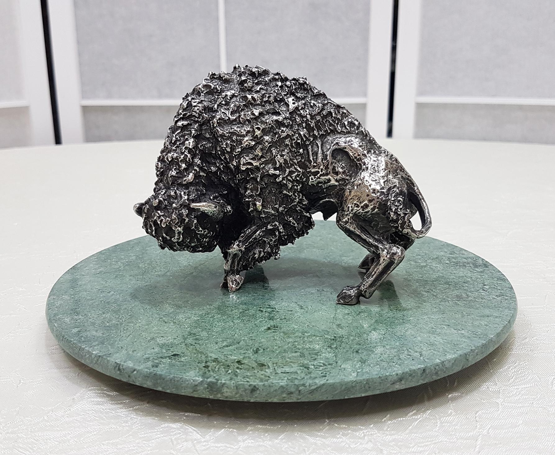 Italian 20th Century Solid Silver rare Bison Sculpture on Marble Removable Base For Sale 4