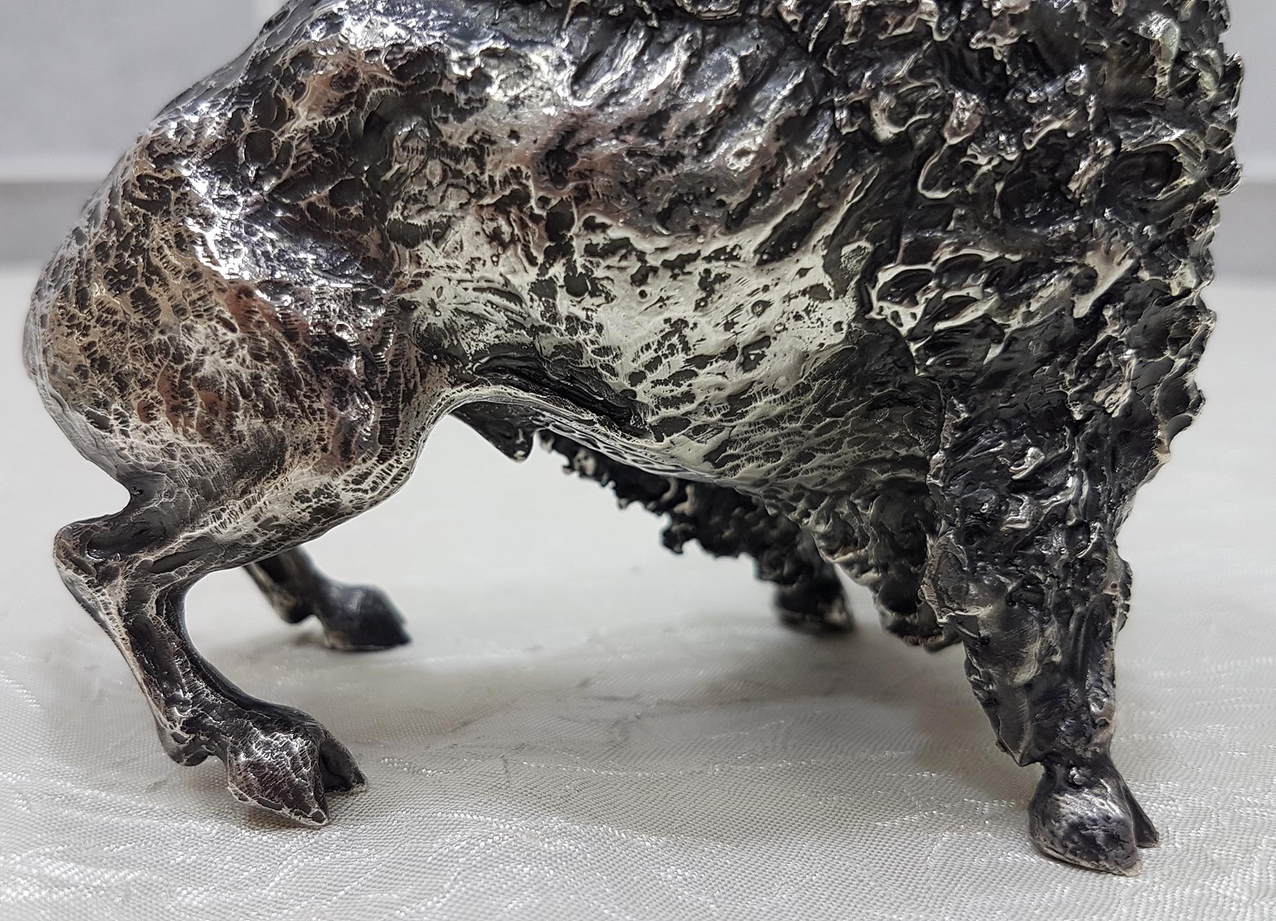 Italian 20th Century Solid Silver rare Bison Sculpture on Marble Removable Base For Sale 1