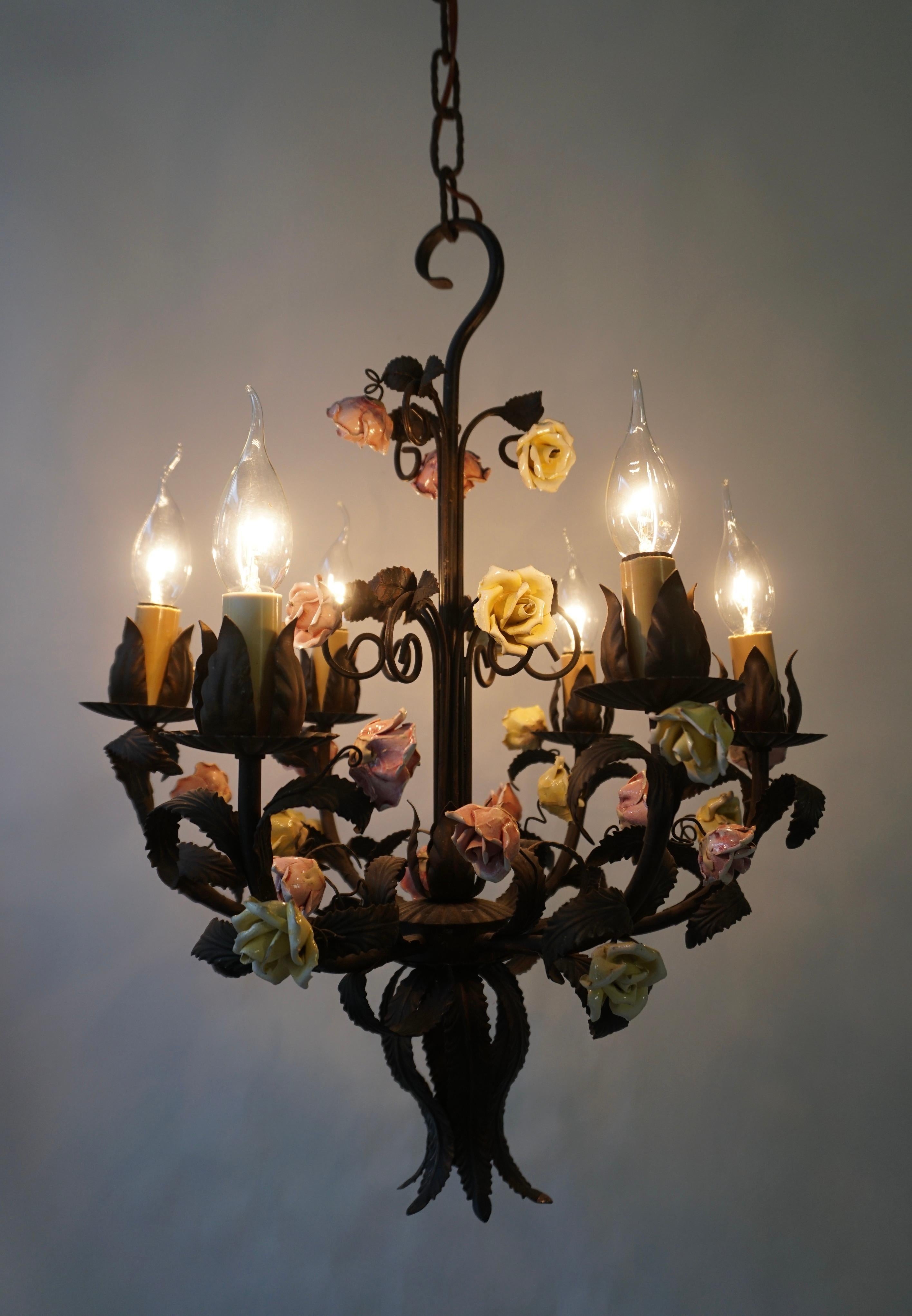 Italian 20th Century Tole Porcelain Flower Three Light Chandelier In Good Condition For Sale In Antwerp, BE
