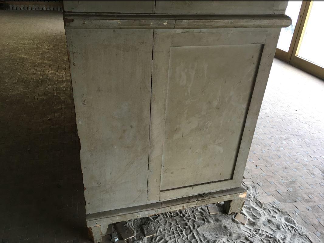 Italian 20th Century Very Large Industrial Cabinet or Wardrobe in Painted Wood In Good Condition For Sale In Florence, IT