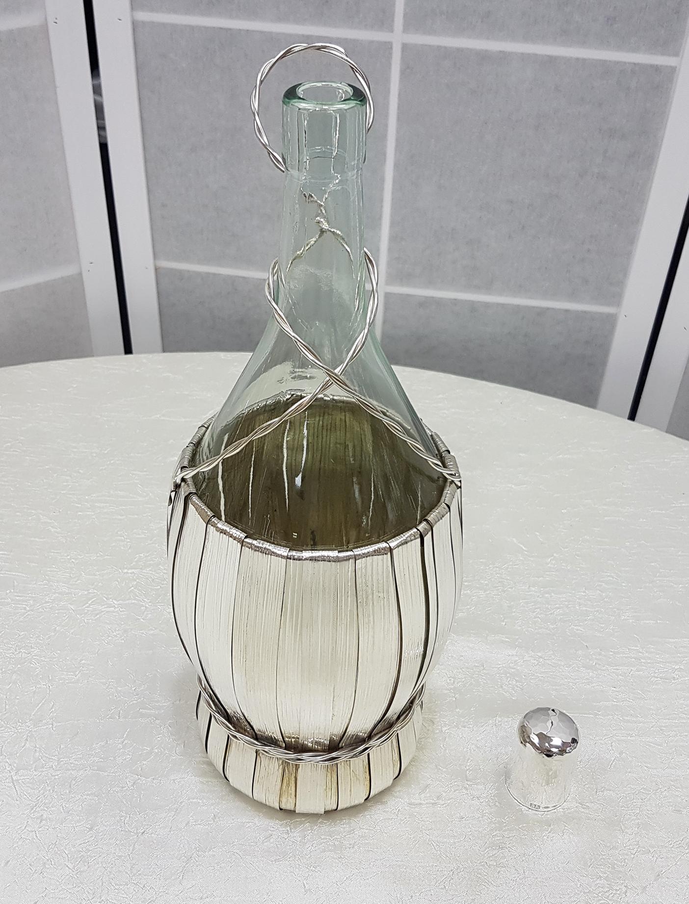 Italian 20th Century White Glass Wine Fiasc Covered in 800 Solid Silver In Excellent Condition For Sale In VALENZA, IT