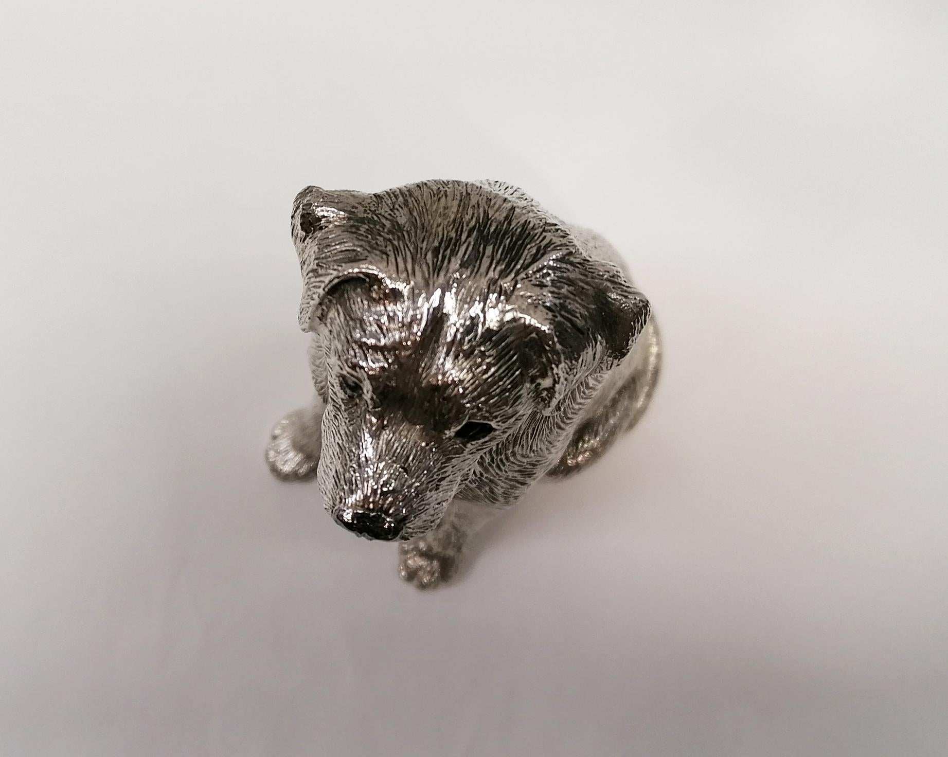 Italian 20th century sterling silver dog.
Sculpture depicting the Labrador retriever dog.
Made with the fusion system and finely hand-chiseled for the finish.
The details of the sculpture have been carefully highlighted by the hand of the
