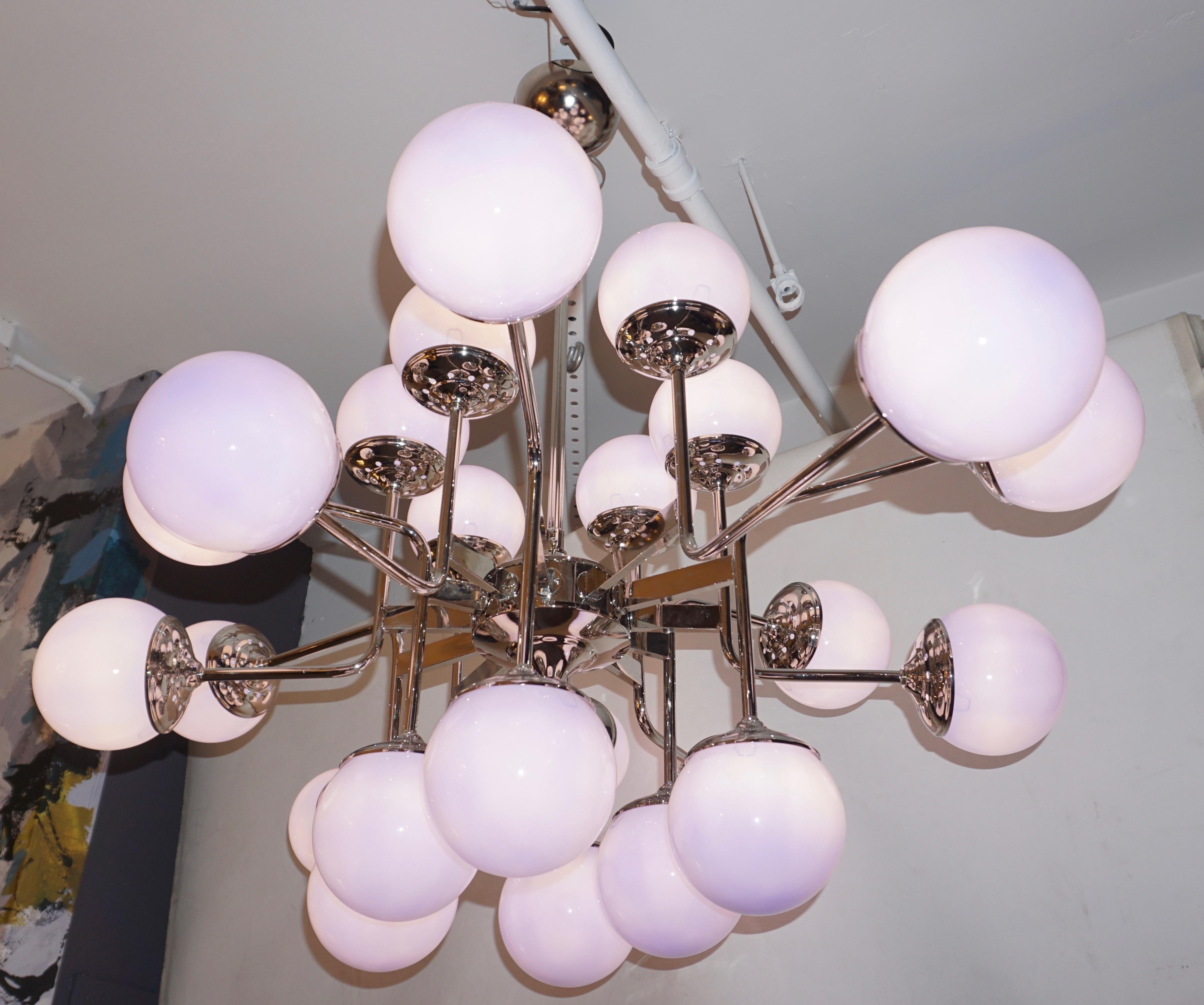 Lámpara de araña italiana de 24 luces de cristal de Murano, lavanda bígaro y níquel moderno en venta 4