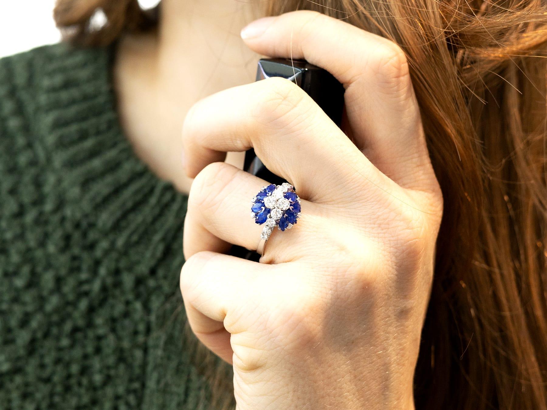 Anello italiano con zaffiro da 2,50 carati e diamante da 0,70 carati in oro bianco 18k Circa 1960 in vendita 3