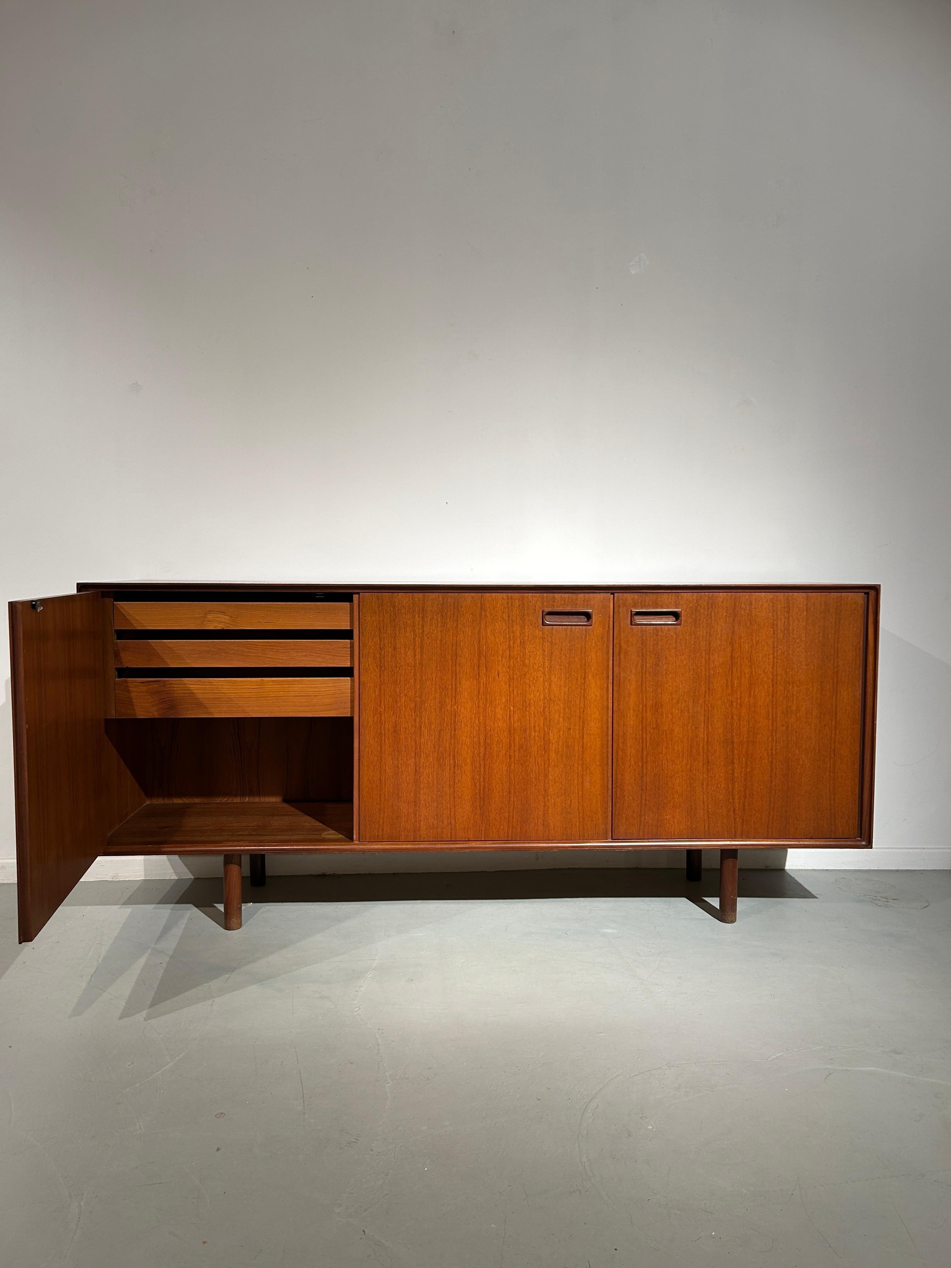 Mid-Century Modern Italian 3 doors sideboard For Sale